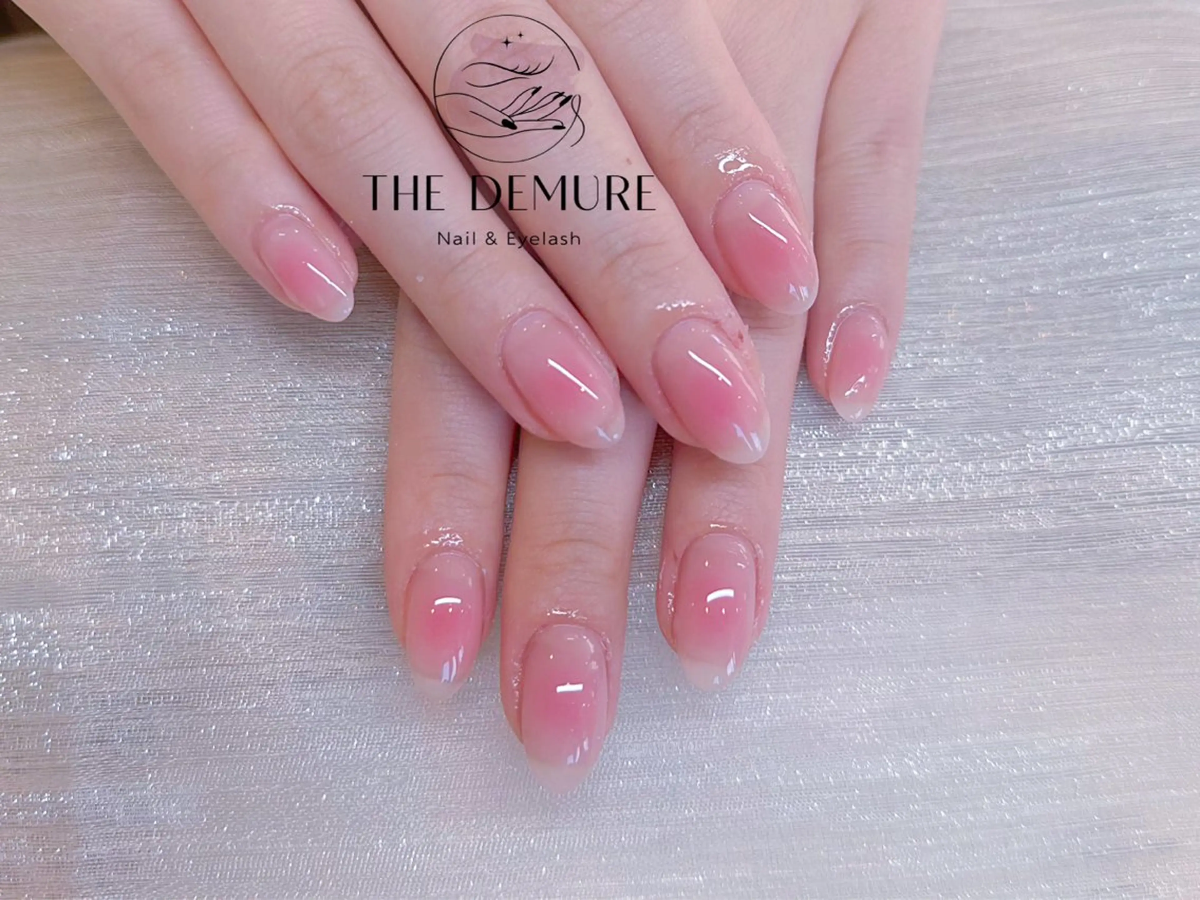 ネイル アートネイル キラキラネイル 韓国ネイル 水色 ロングネイル ハンドネイル ハンドケア NailDemure 【銀座店】のネイルデザイン