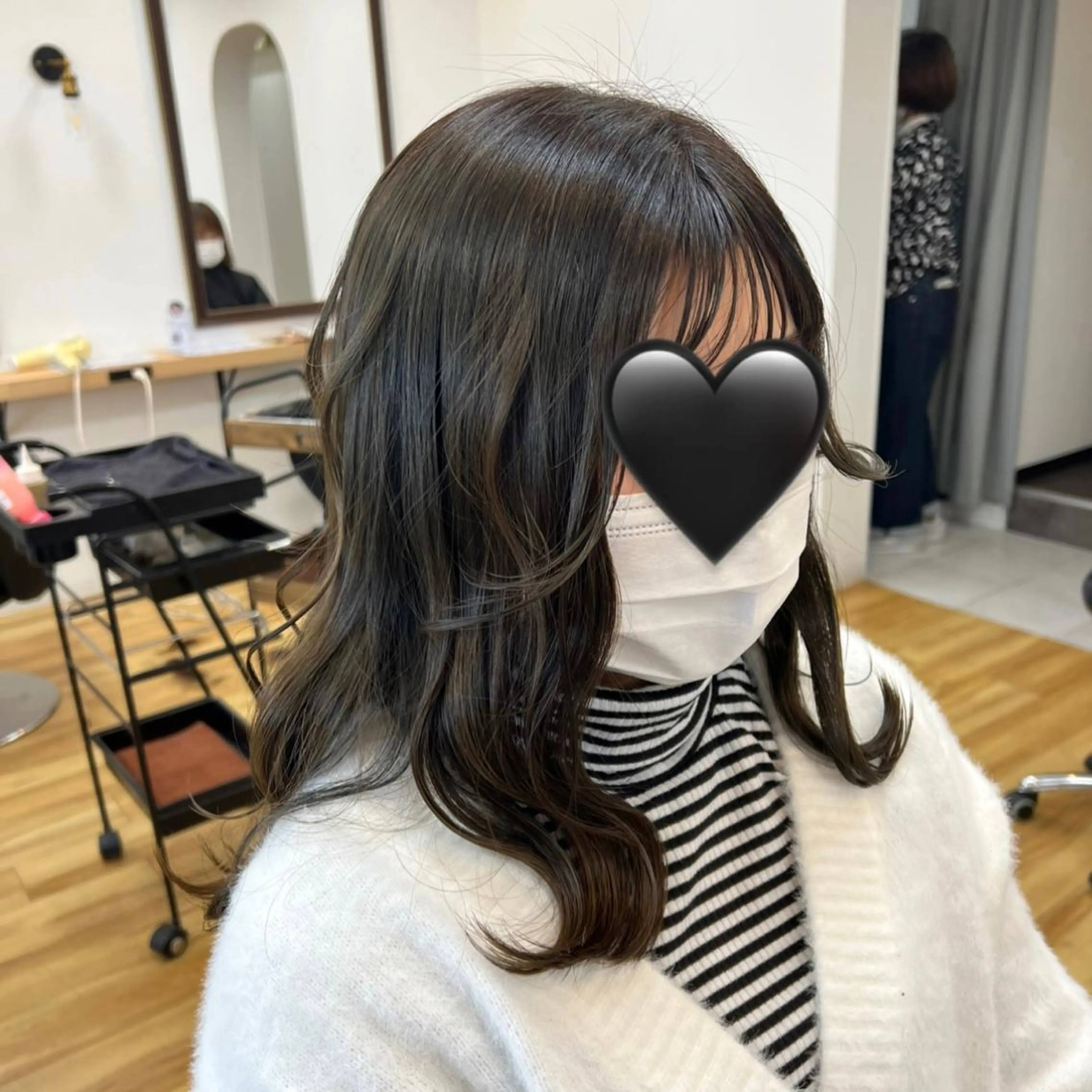 ミディアム カット 川畑 陽奈のヘアスタイル