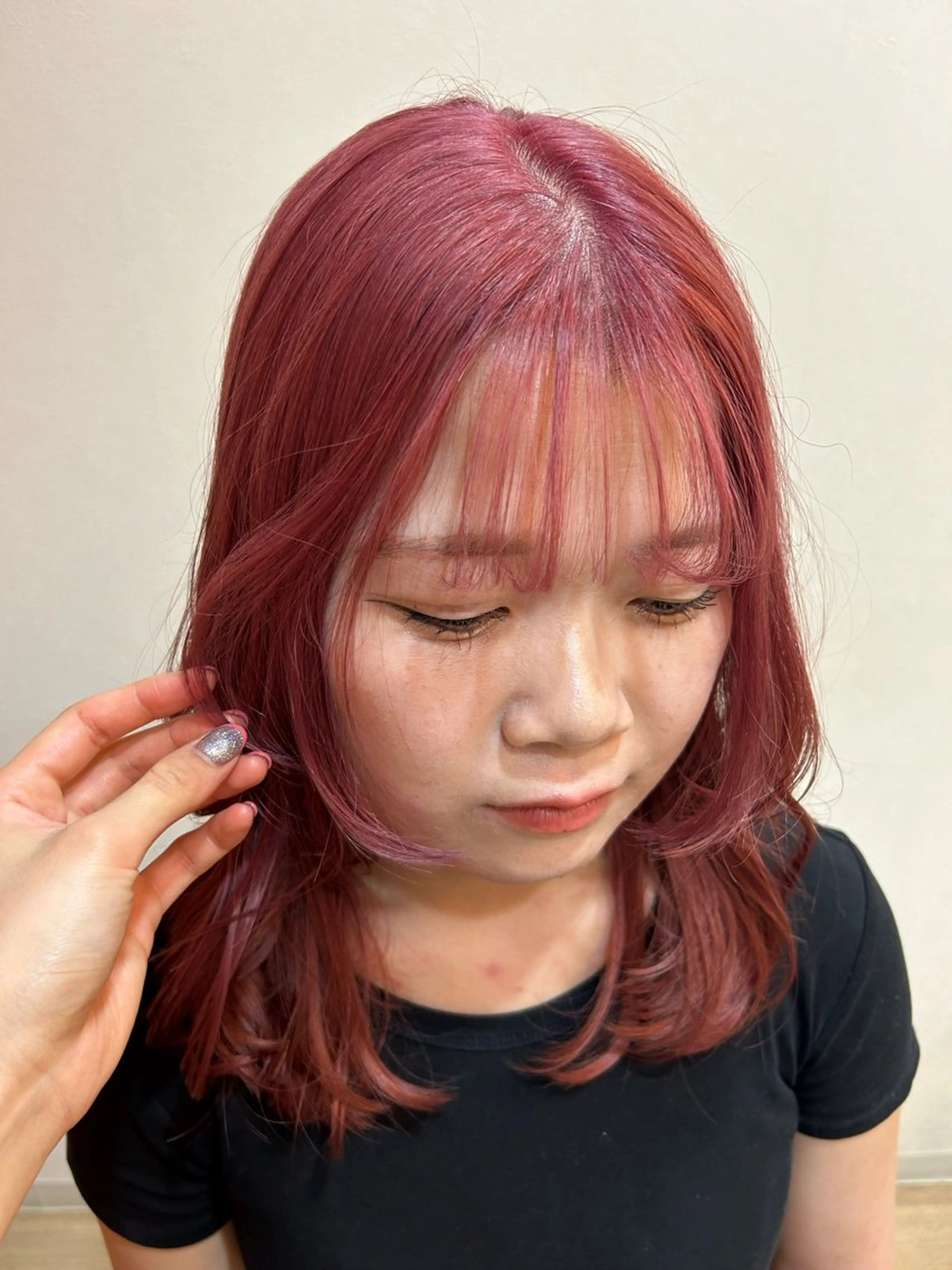 ミディアム カラー ブリーチ ピンクカラー ヘアカラー 村松 麻菜のヘアスタイル