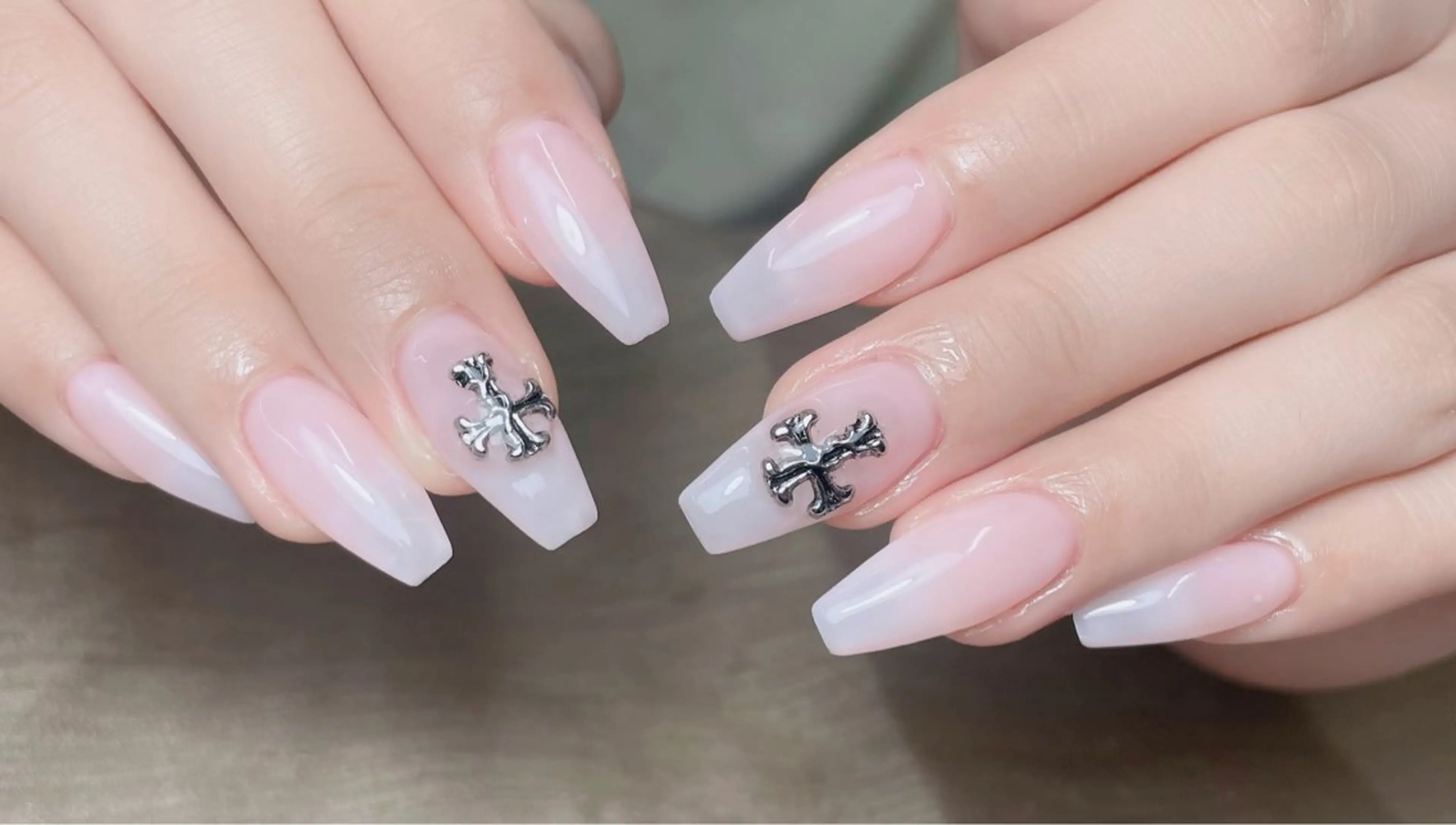 ネイル アートネイル オーロラネイル チークネイル 成人式 長さ出し MEO NAILのネイルデザイン