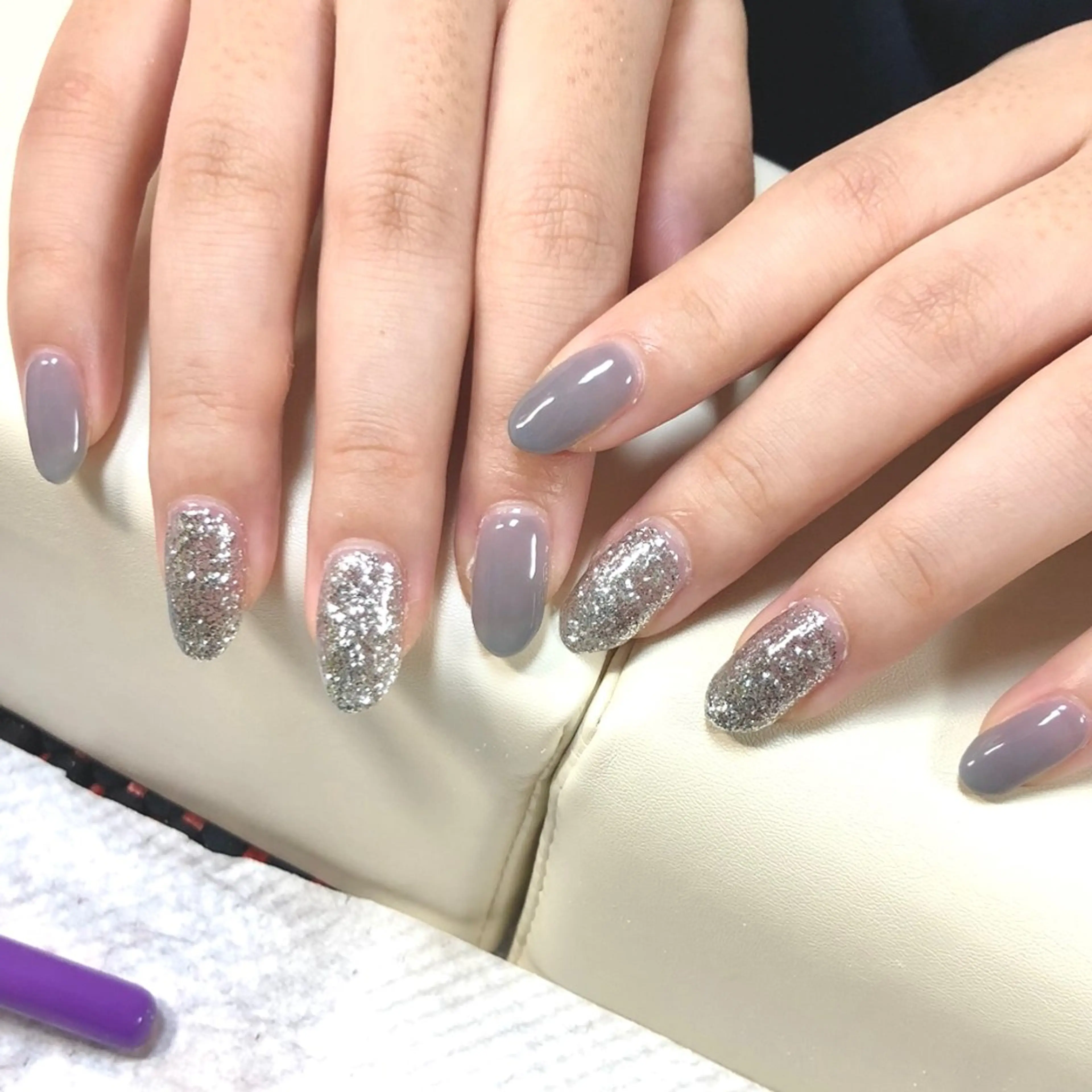 ネイル ブルー キラキラネイル ワンカラーネイル シンプルネイル ハンドネイル meeho所属・salon *meehoのネイルデザイン