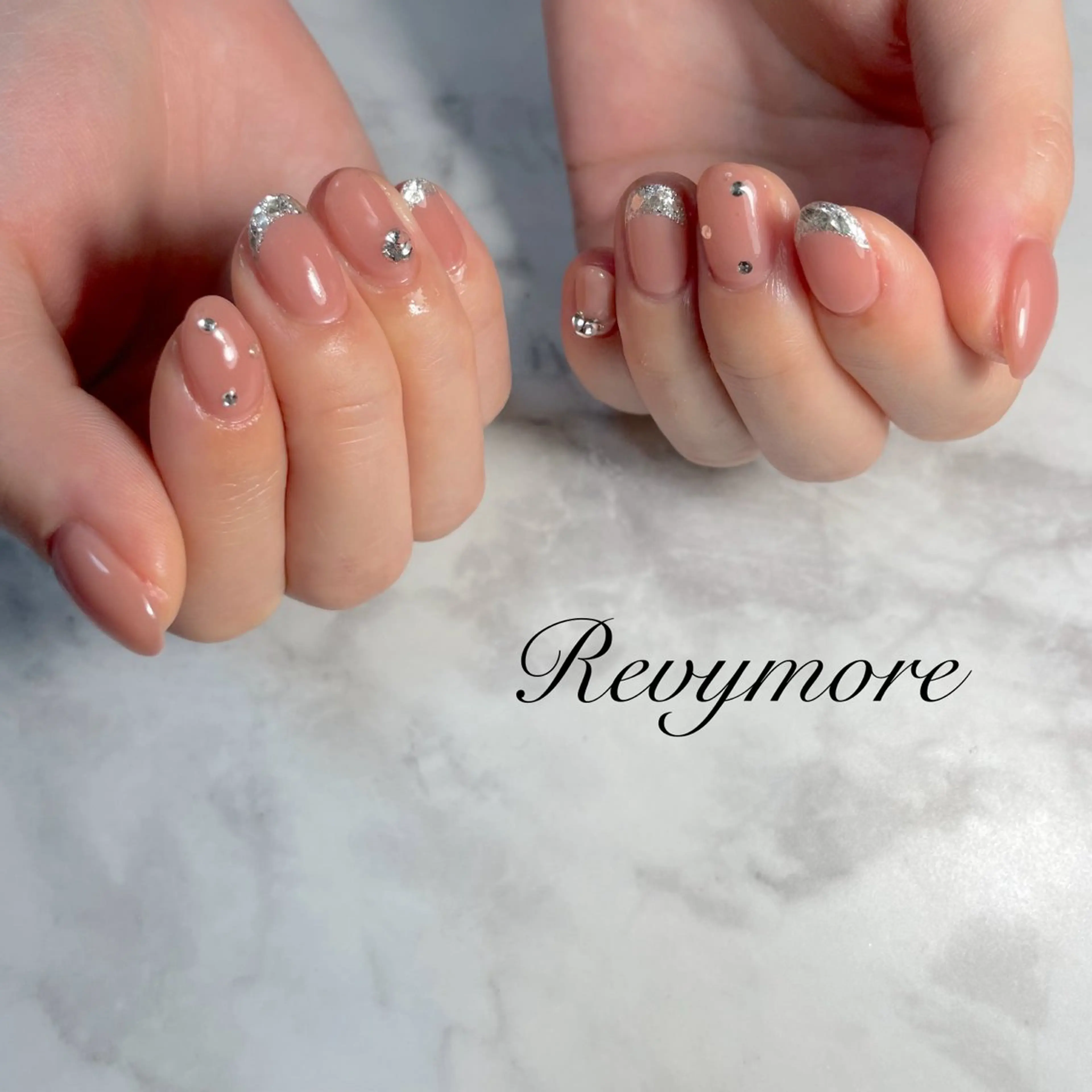 ネイル フレンチネイル ジェルネイル ガラスフレンチ キラキラネイル 韓国ネイル nail salon Revymore所属・nail salon Revymoreのネイルデザイン