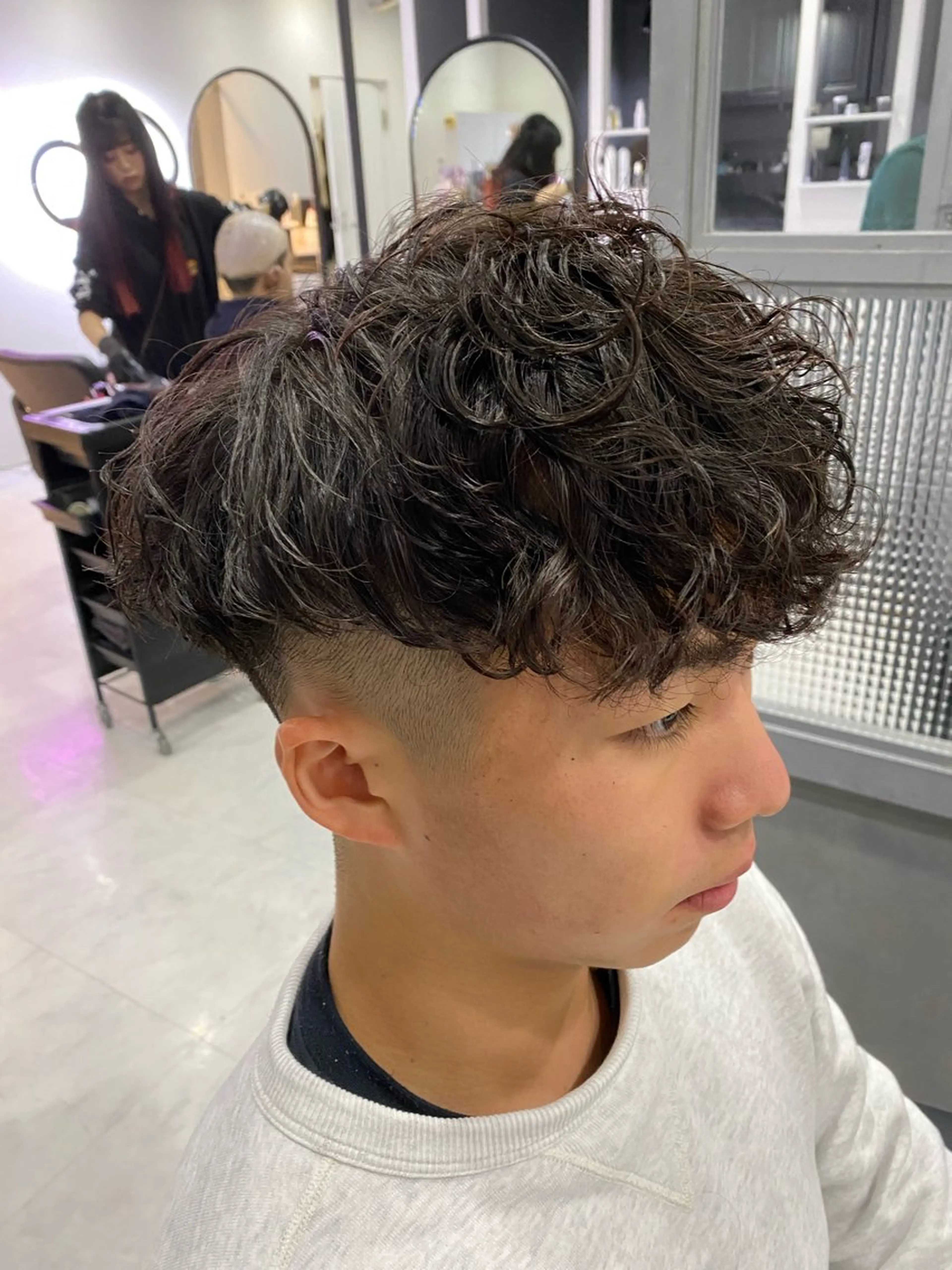 ミディアム パーマ メンズ フェードカット スペインカール カット パーマ トリートメント 🟣メンズパーマ 川端 永遠🟣のヘアスタイル