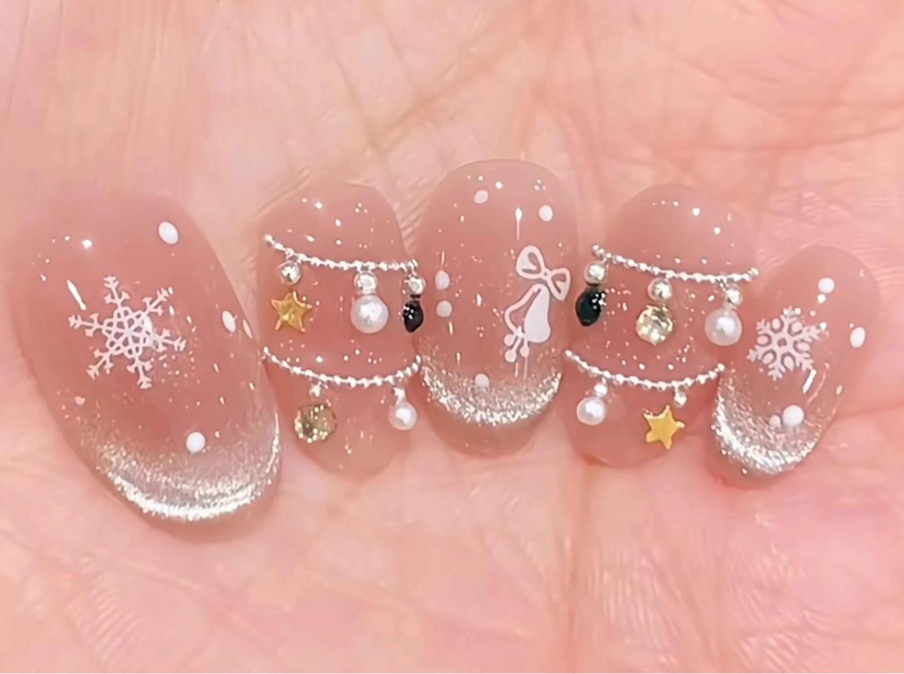 ネイル ハンドネイル AngelChris ビューティーサロンのネイルデザイン