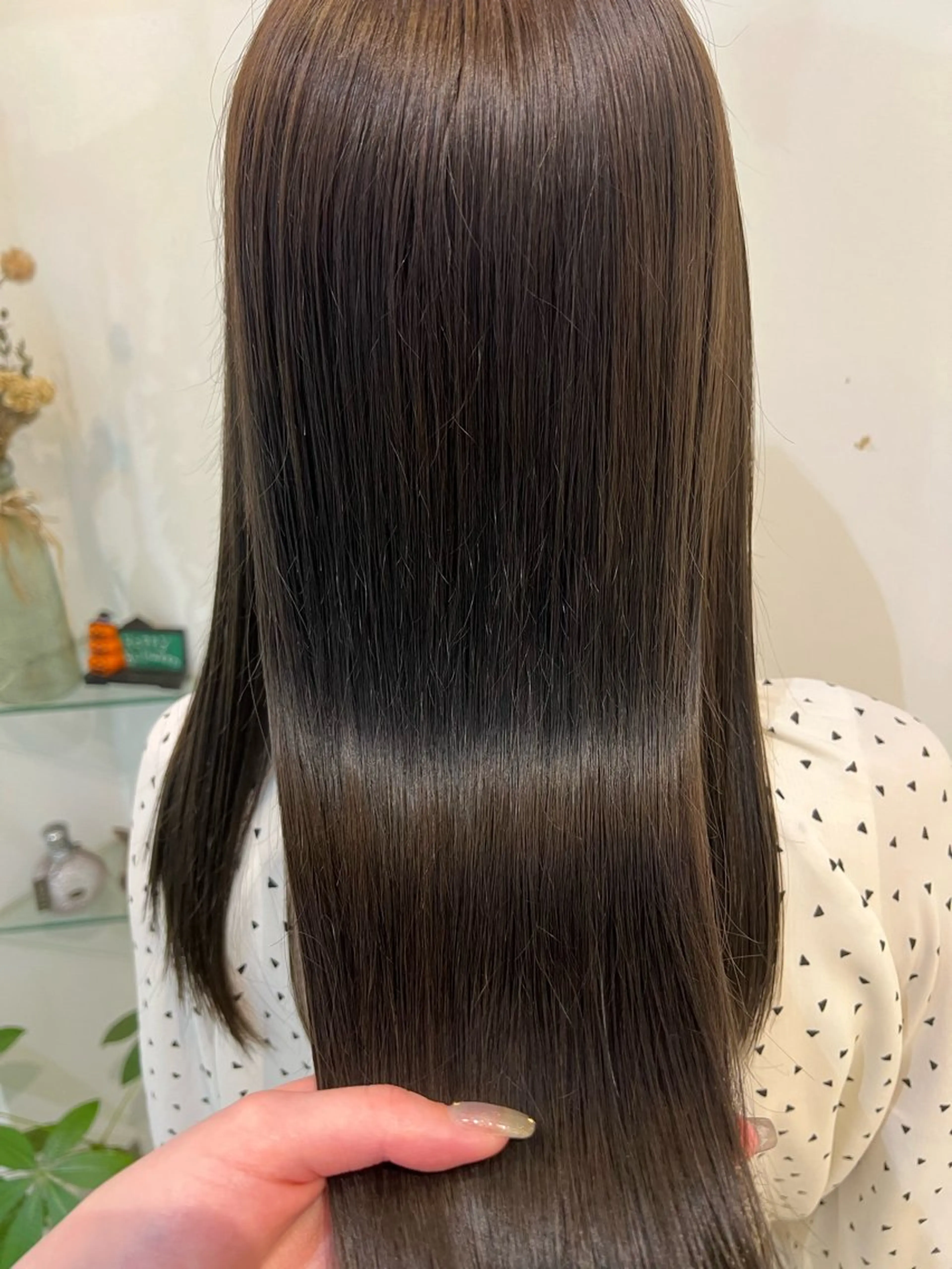 セミロング カット ヘアカラー トリートメント ブリーチしない暖色 カラー🥀杉 優菜のヘアスタイル