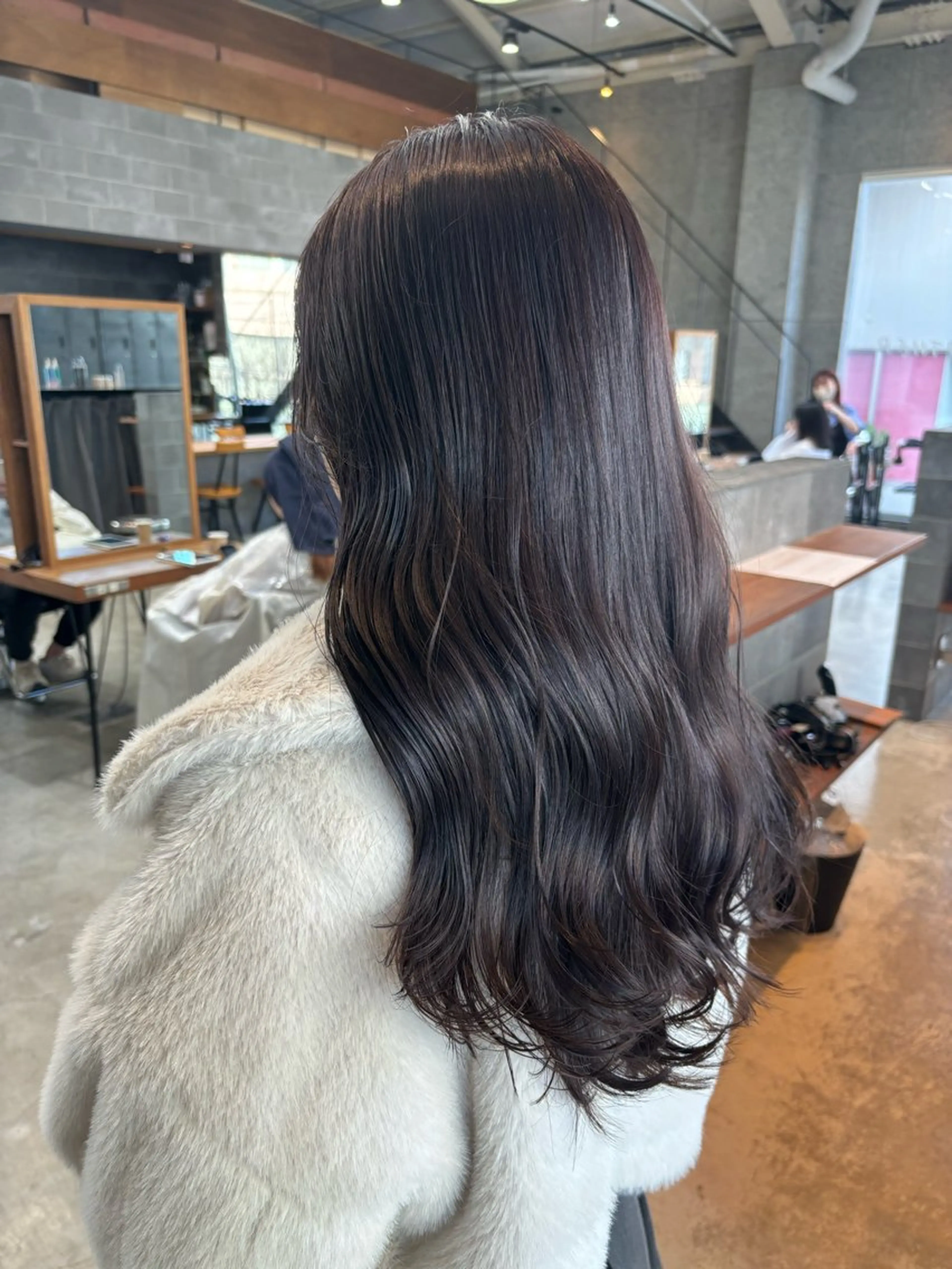 ロング カラー パーマ ヘアアレンジ ブラウンカラー ココアブラウン カット ヘアカラー トリートメント ヘッドスパ ヘアセット 押切 響 のヘアスタイル