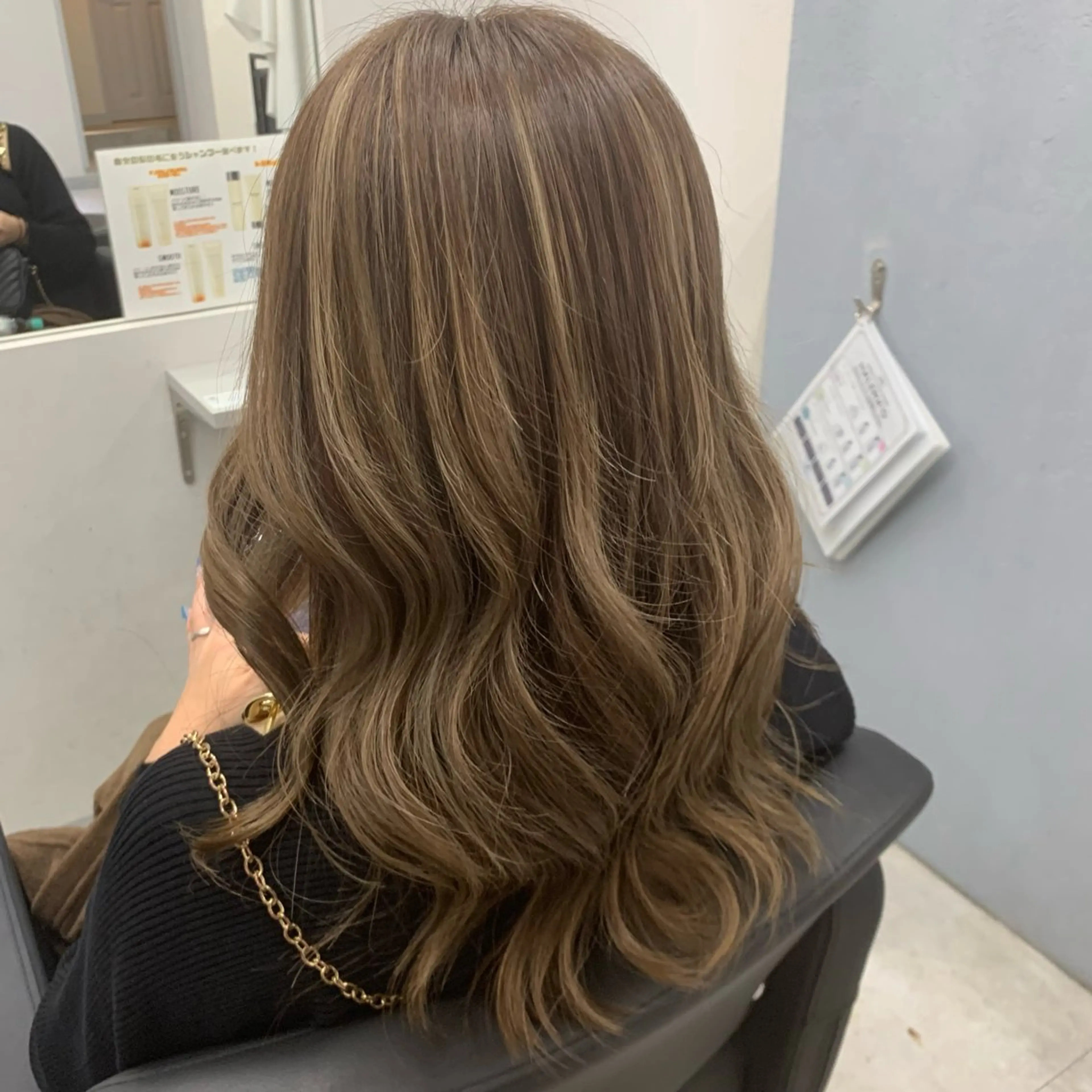 ミディアム ハイライト ブリーチ無しカラー✨ 美鈴のヘアスタイル