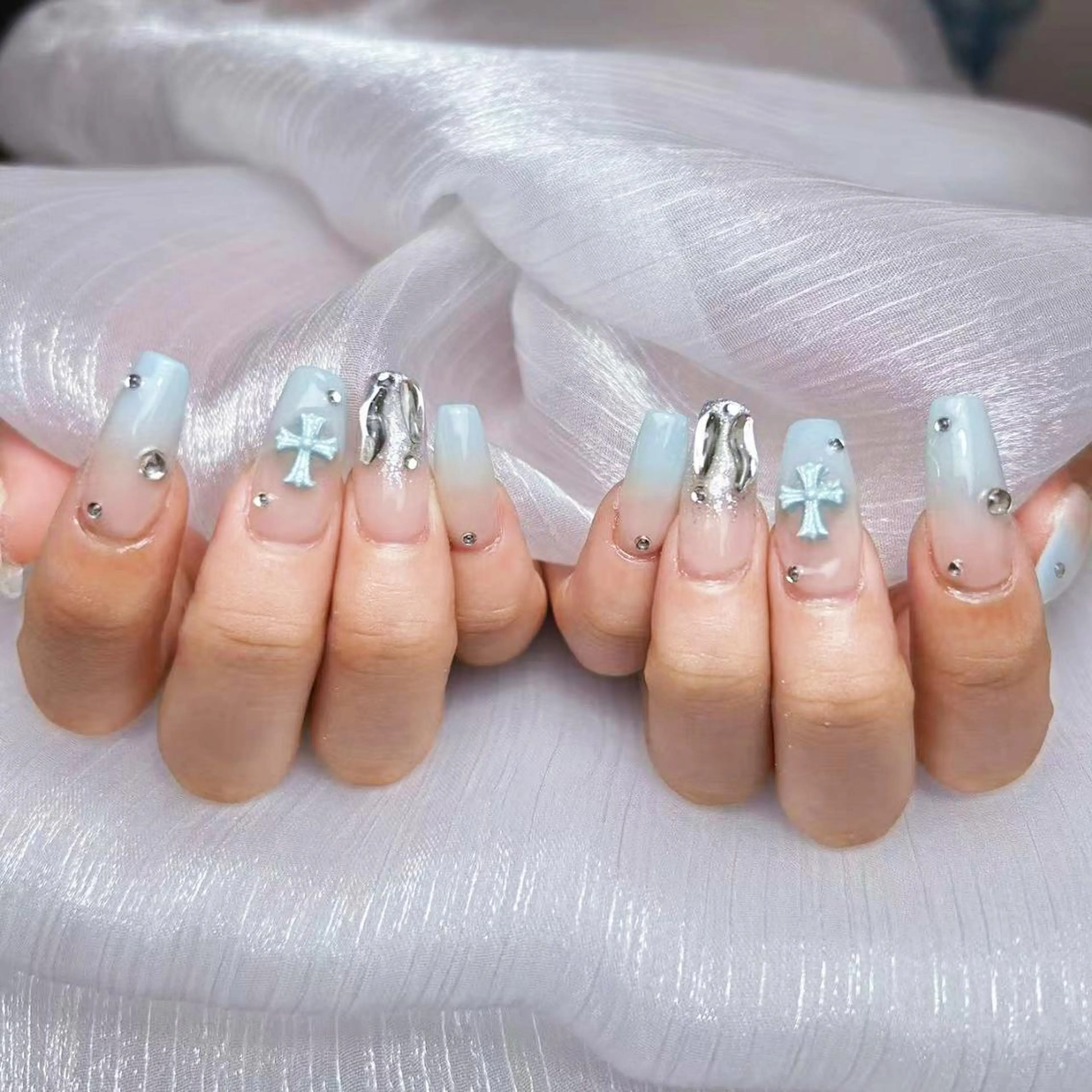 ネイル アートネイル オーロラネイル ガーリー キラキラネイル 韓国ネイル ハンドネイル DIAMOND 💅のネイルデザイン