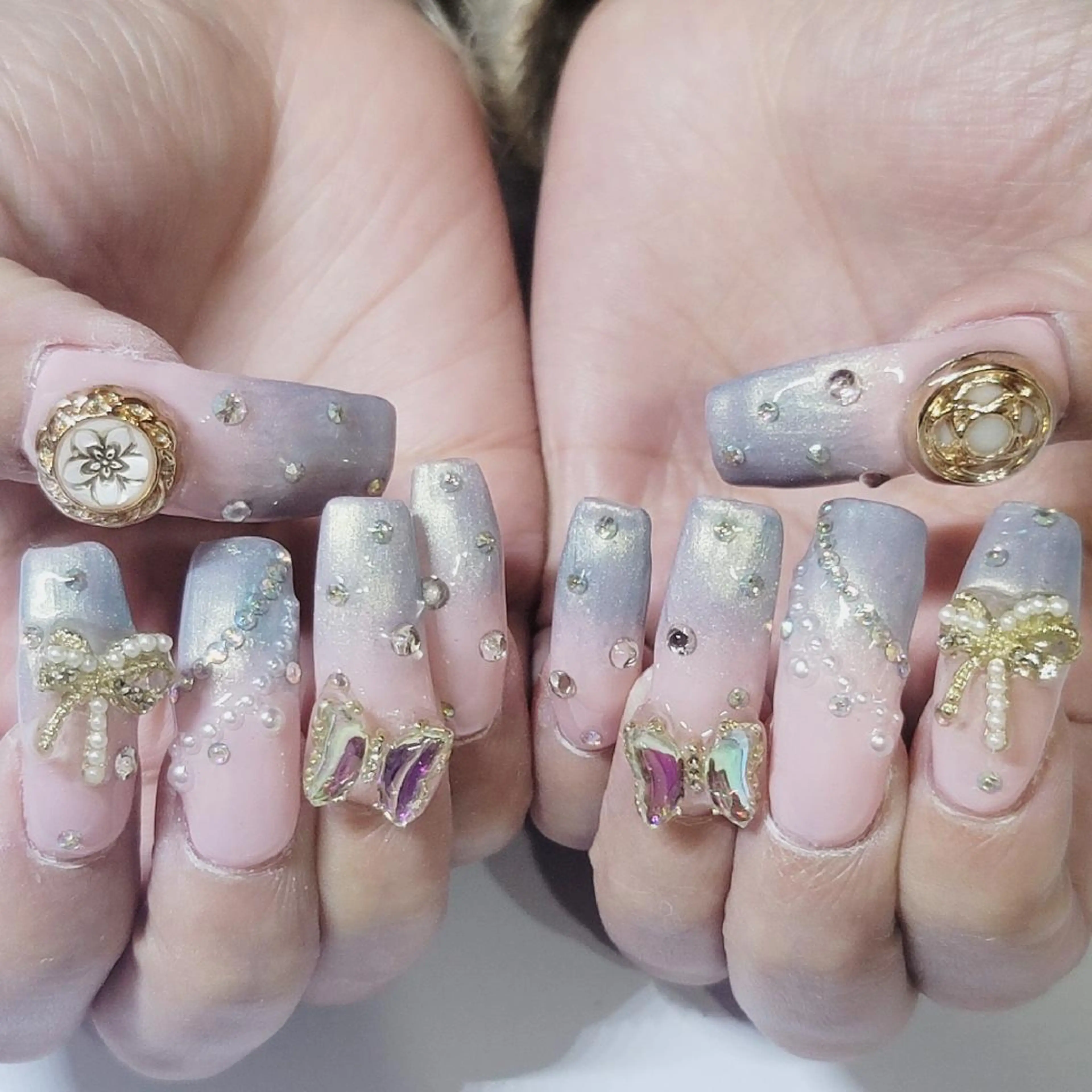 ネイル ブルー ゴージャス グラデーション キラキラネイル 持ち込み ハンドネイル よしだ ひろきのネイルデザイン