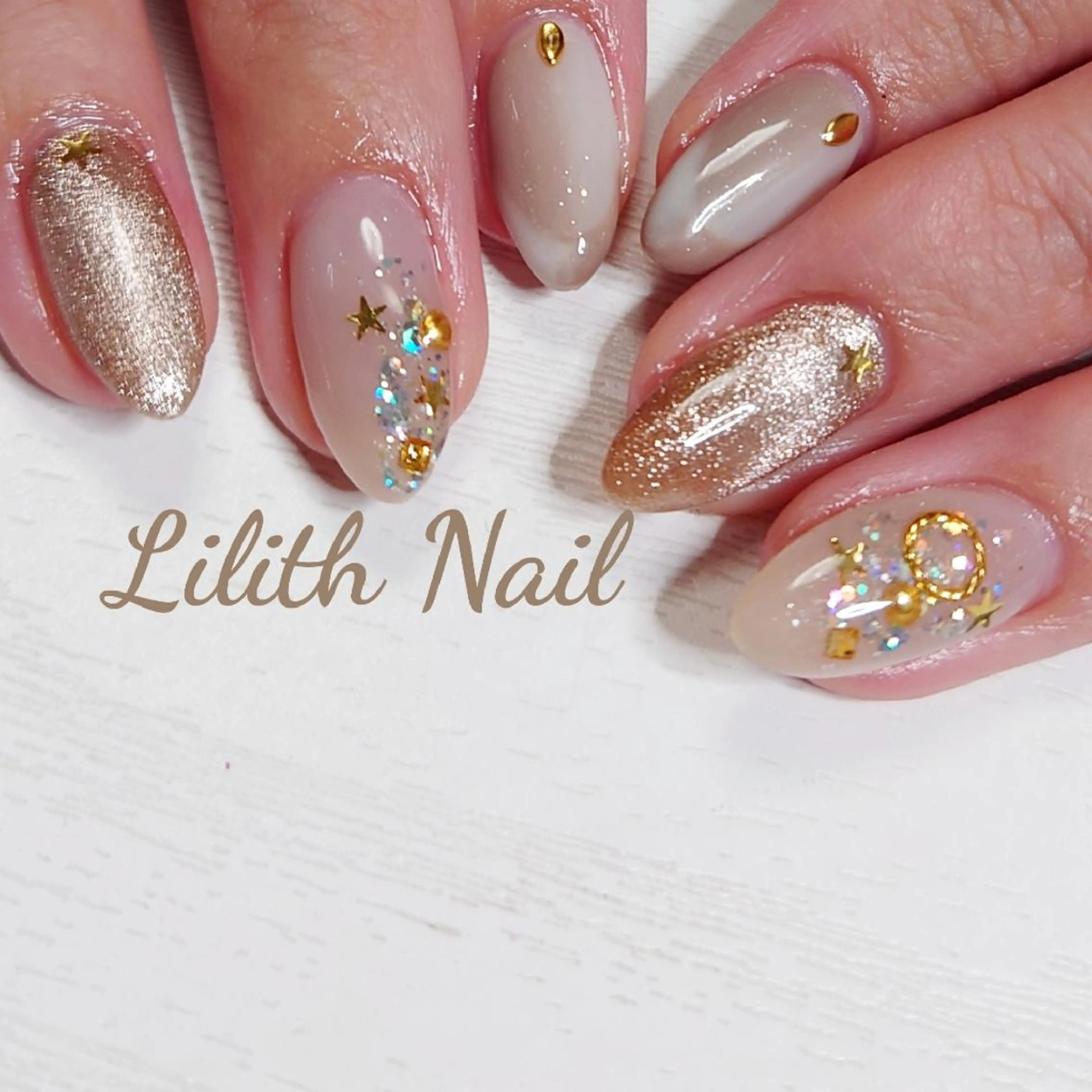 ネイル キラキラネイル ラメ(グリッター) マグネットネイル 冬ネイル ハンドネイル Lilith Nailのネイルデザイン
