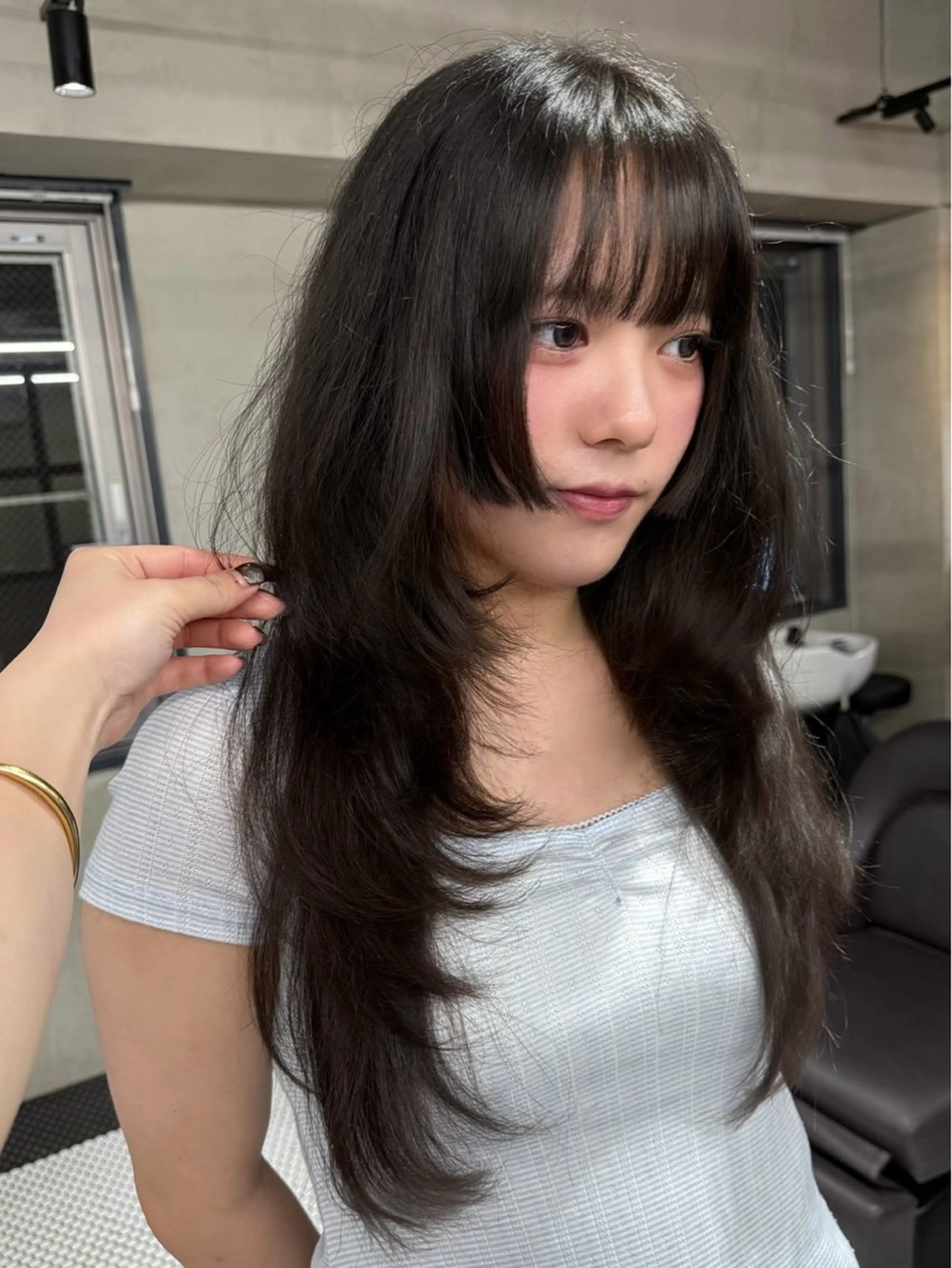 セミロング センターパート /ニュアンスパーマのヘアスタイル