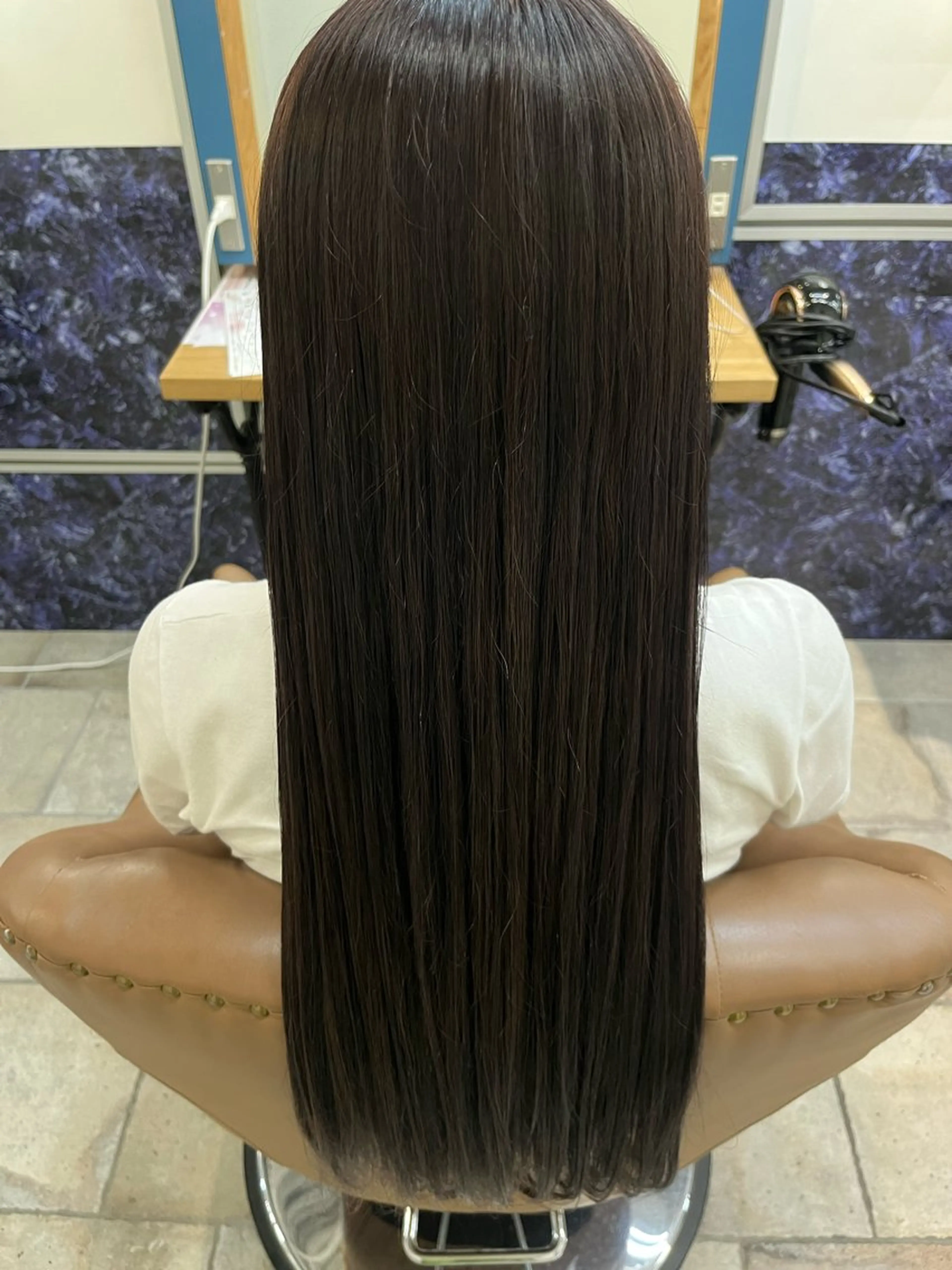 ロング カラー パープルカラー レッドカラー ヘアカラー トリートメント ヘッドスパ カラー/アイリスト 麻優のヘアスタイル