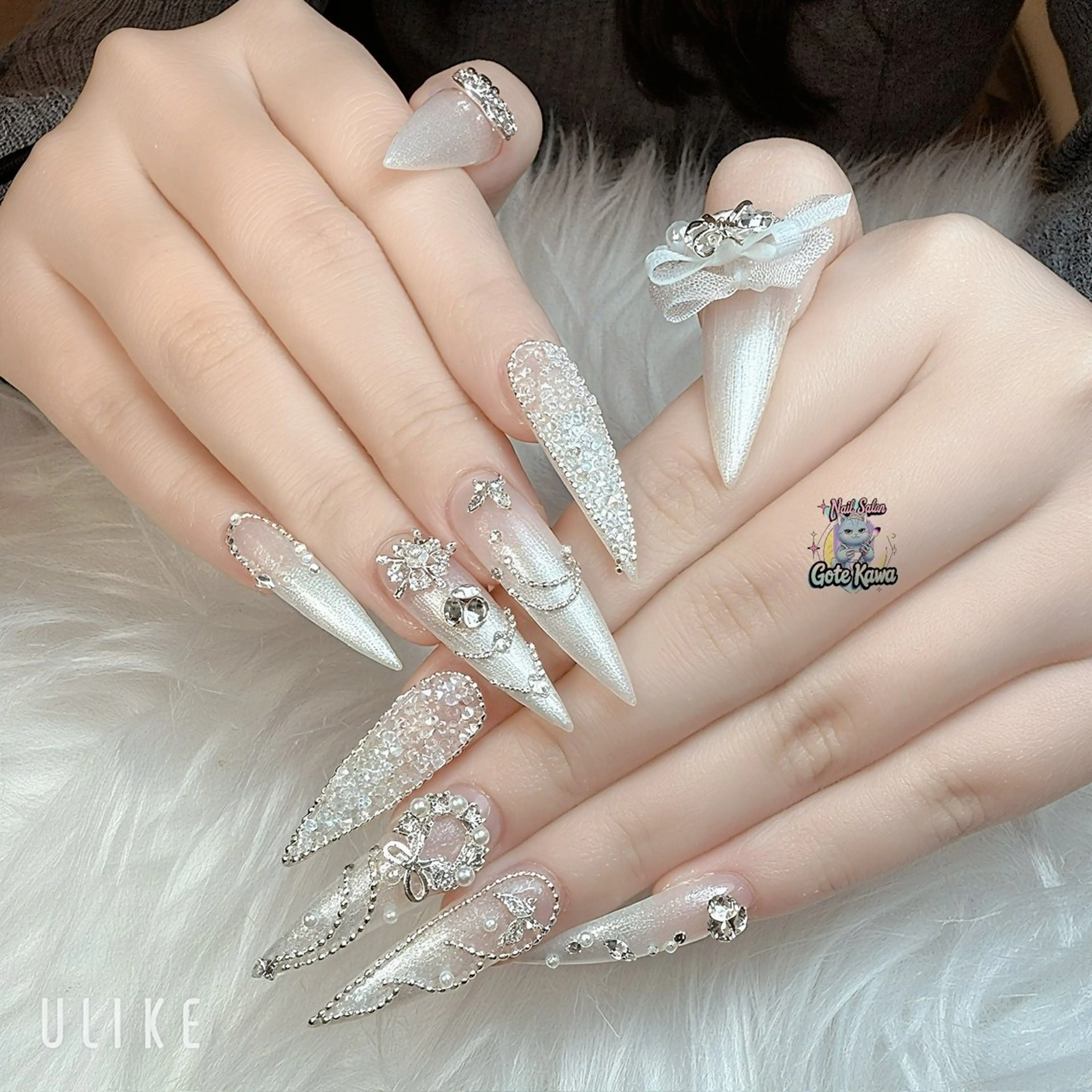 ネイル アートネイル キラキラネイル スカルプネイル 冬ネイル クリスマス ハンドネイル ハンドケア GOTE KAWA Nail Salon(ゴテかわ)所属・Gote Kawa nail salonのネイルデザイン