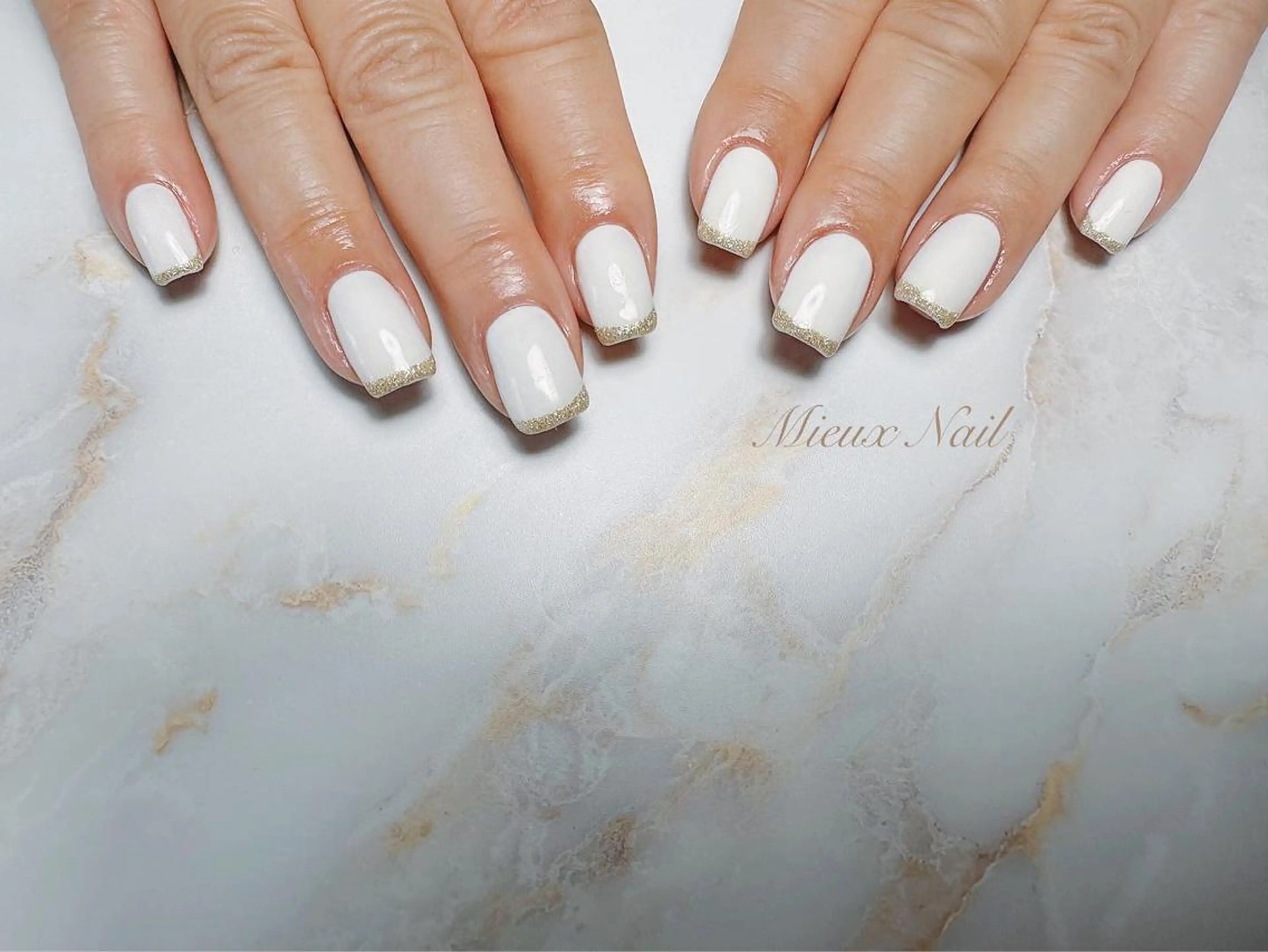 ネイル ブルー フレンチネイル シンプルネイル 春ネイル ホワイト ハンドネイル 市川 麻衣子のネイルデザイン