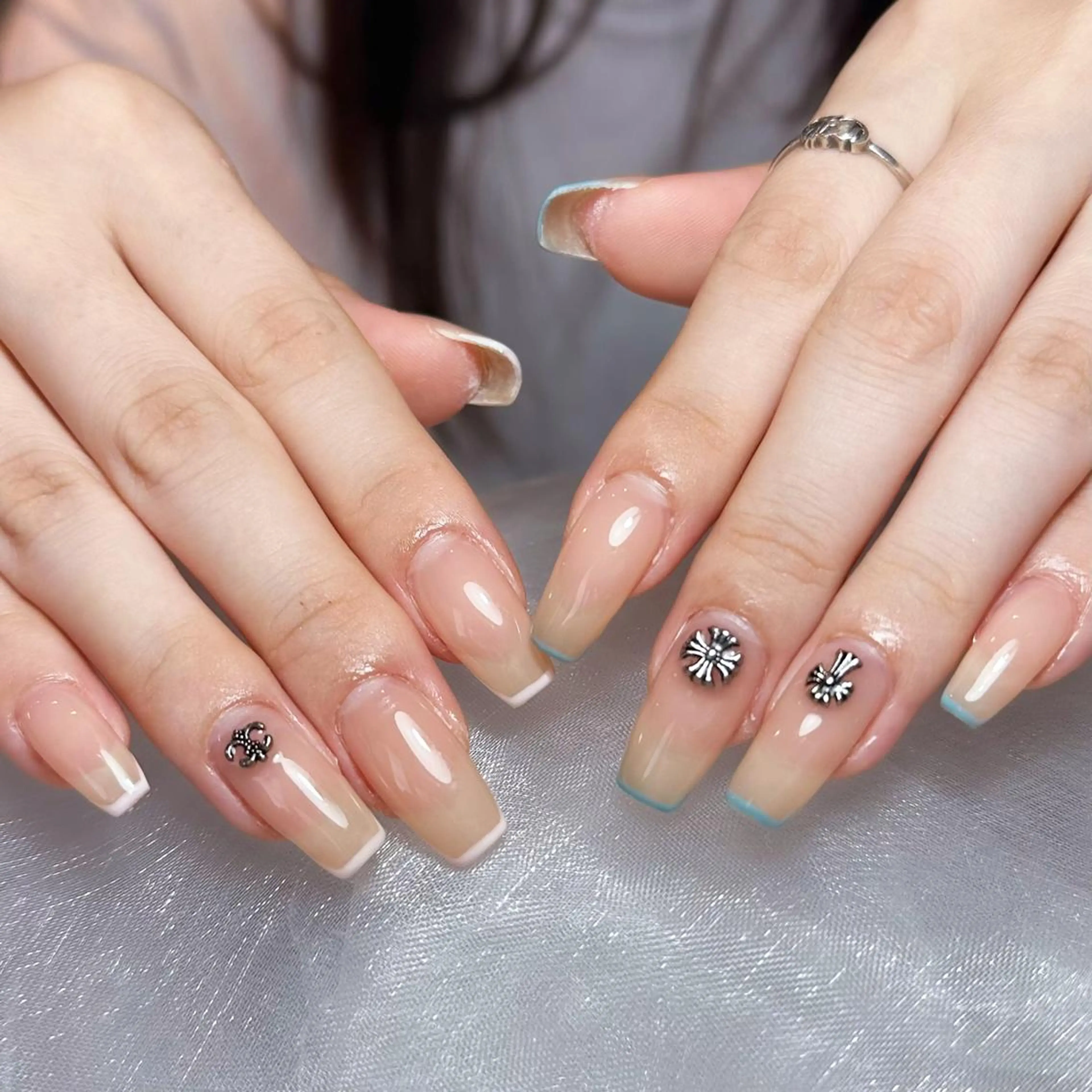 ネイル アートネイル オーロラネイル ガーリー キラキラネイル 韓国ネイル ハンドネイル DIAMOND 💅のネイルデザイン