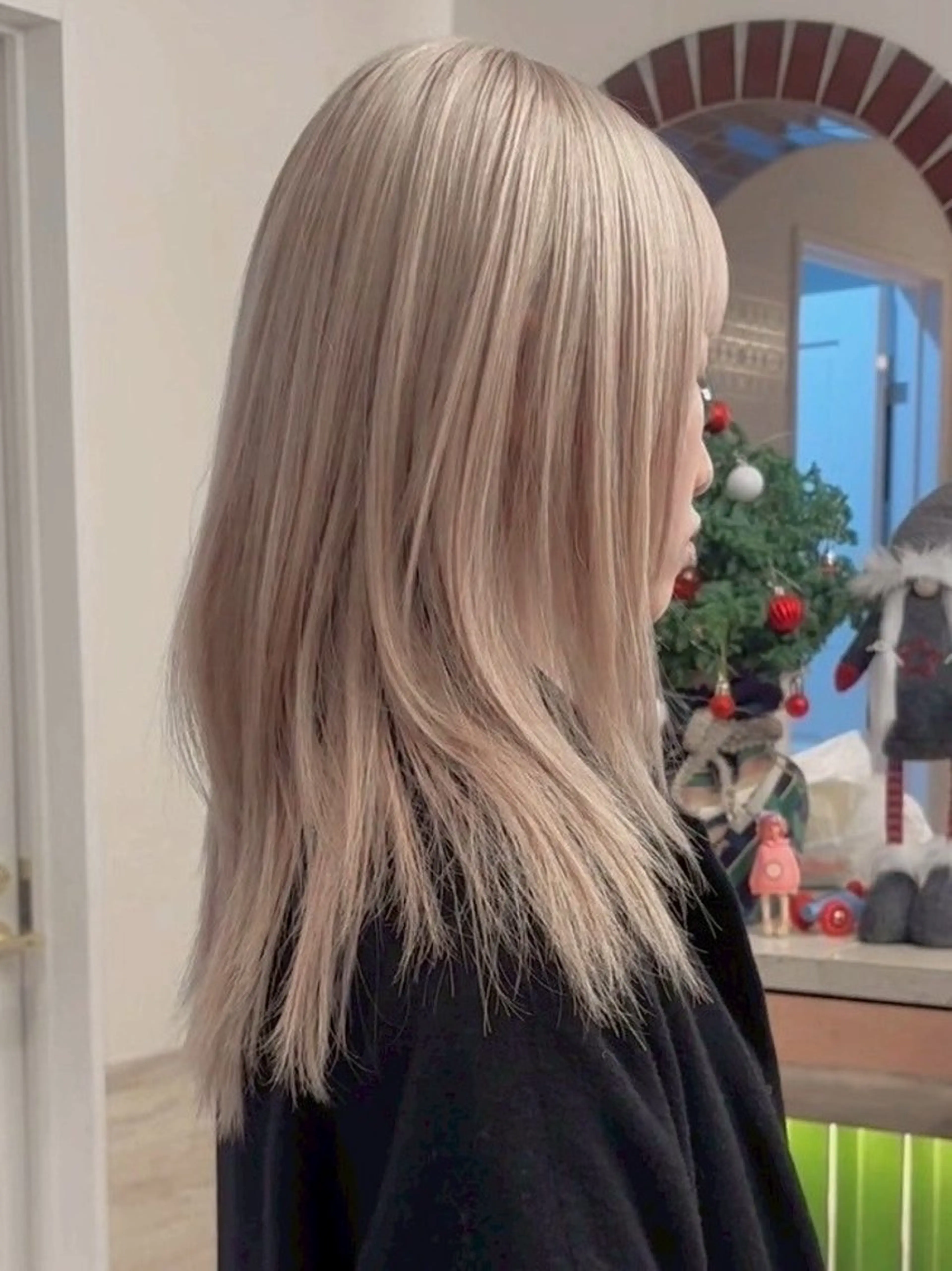 ミディアム カラー ブロンド ホワイトブロンド ヘアカラー LYLICK所属・ケアブリーチ特化 same 🦈のヘアスタイル