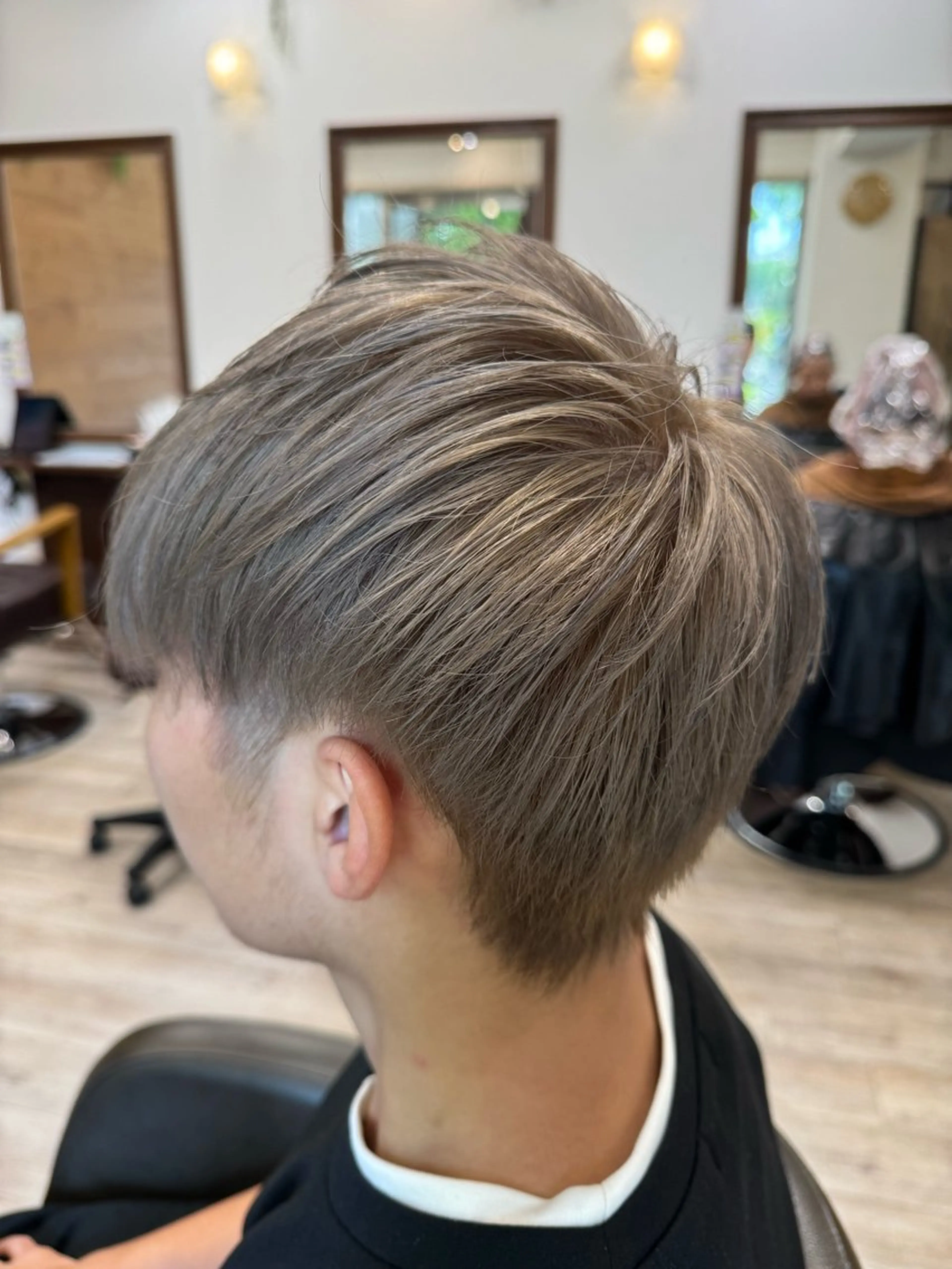 ショート アッシュ ヘアカラー トリートメント 河端 悠花のヘアスタイル