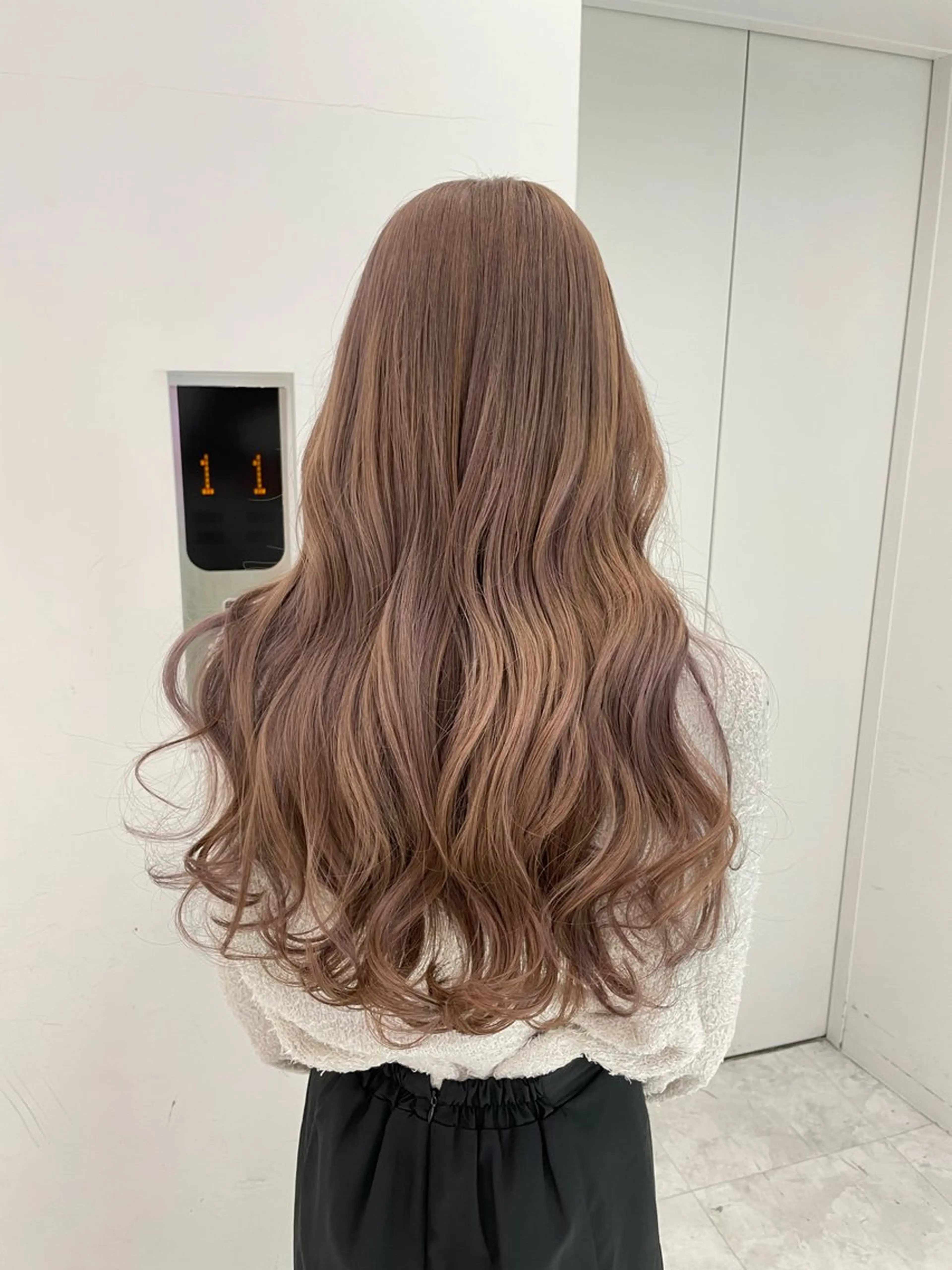 ロング メンズ ヘアカラー トリートメント 艶感ミルクティー🤍 色落ち綺麗🤍ともやのヘアスタイル
