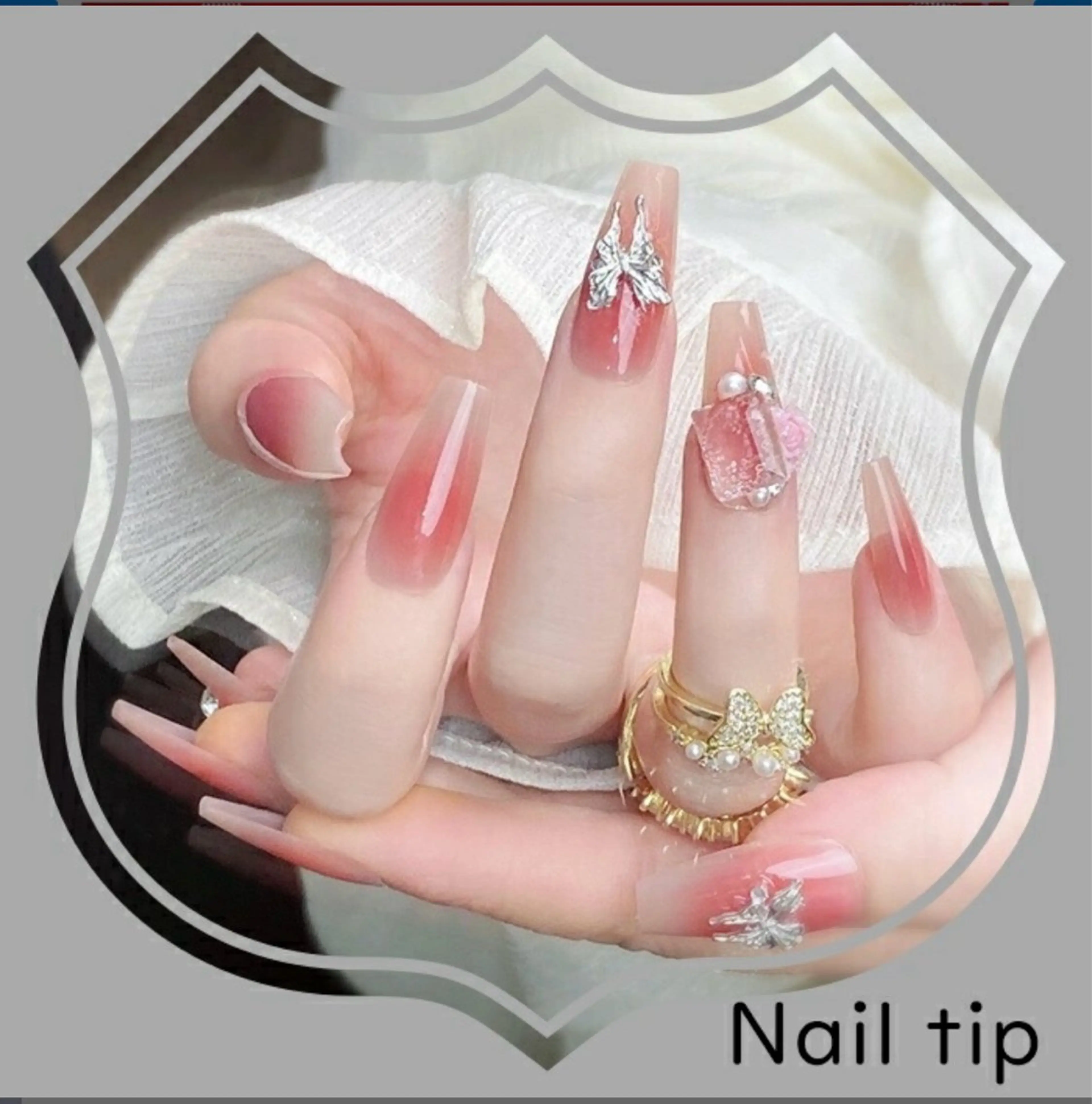 🉐チップネイルデザインA10000円。デザインB12500円。デザインC15000円。の写真