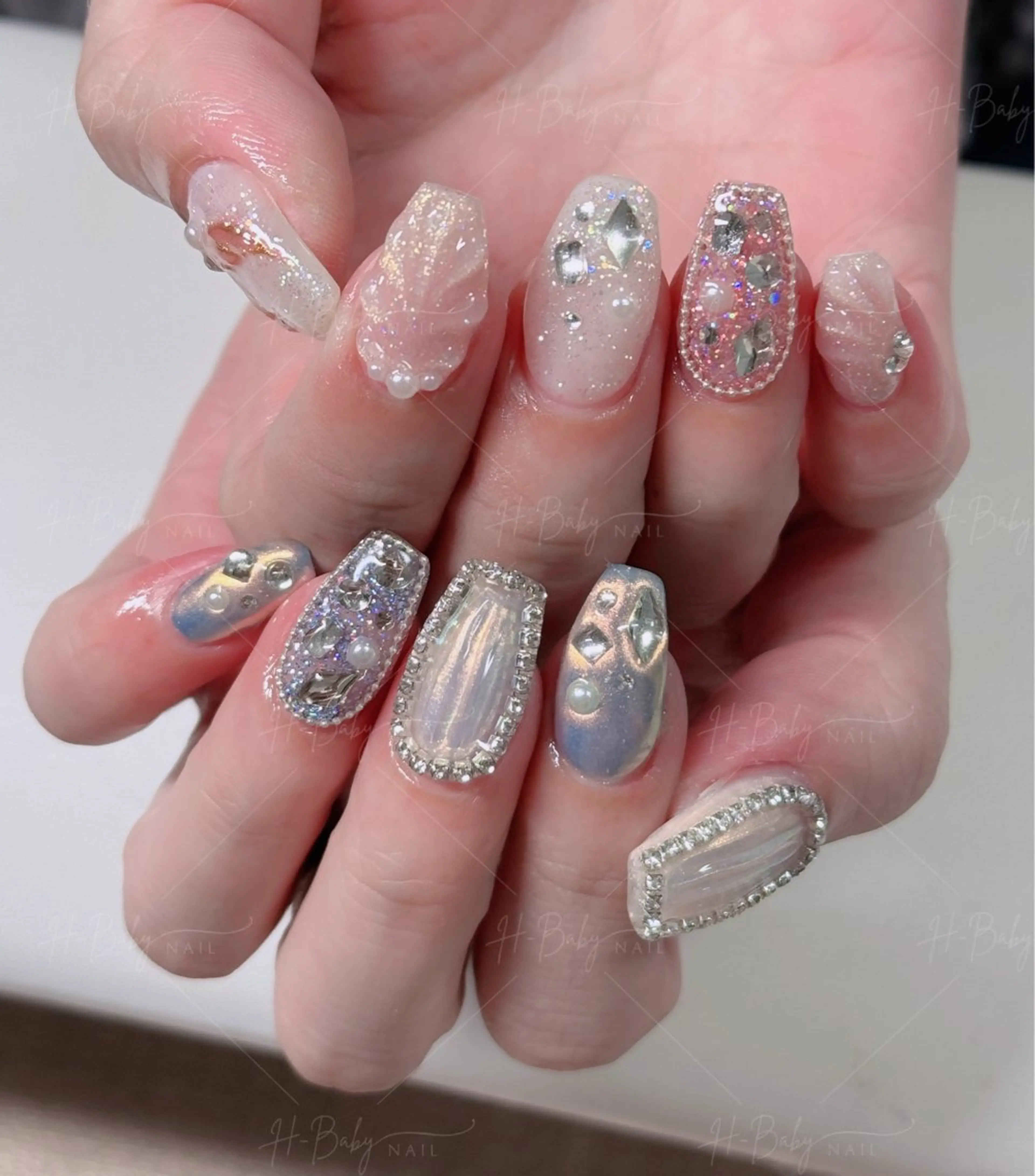 ネイル オーロラネイル フレンチネイル ジェルネイル ハロウィン キラキラネイル ハンドネイル H.baby Nail Salonのネイルデザイン