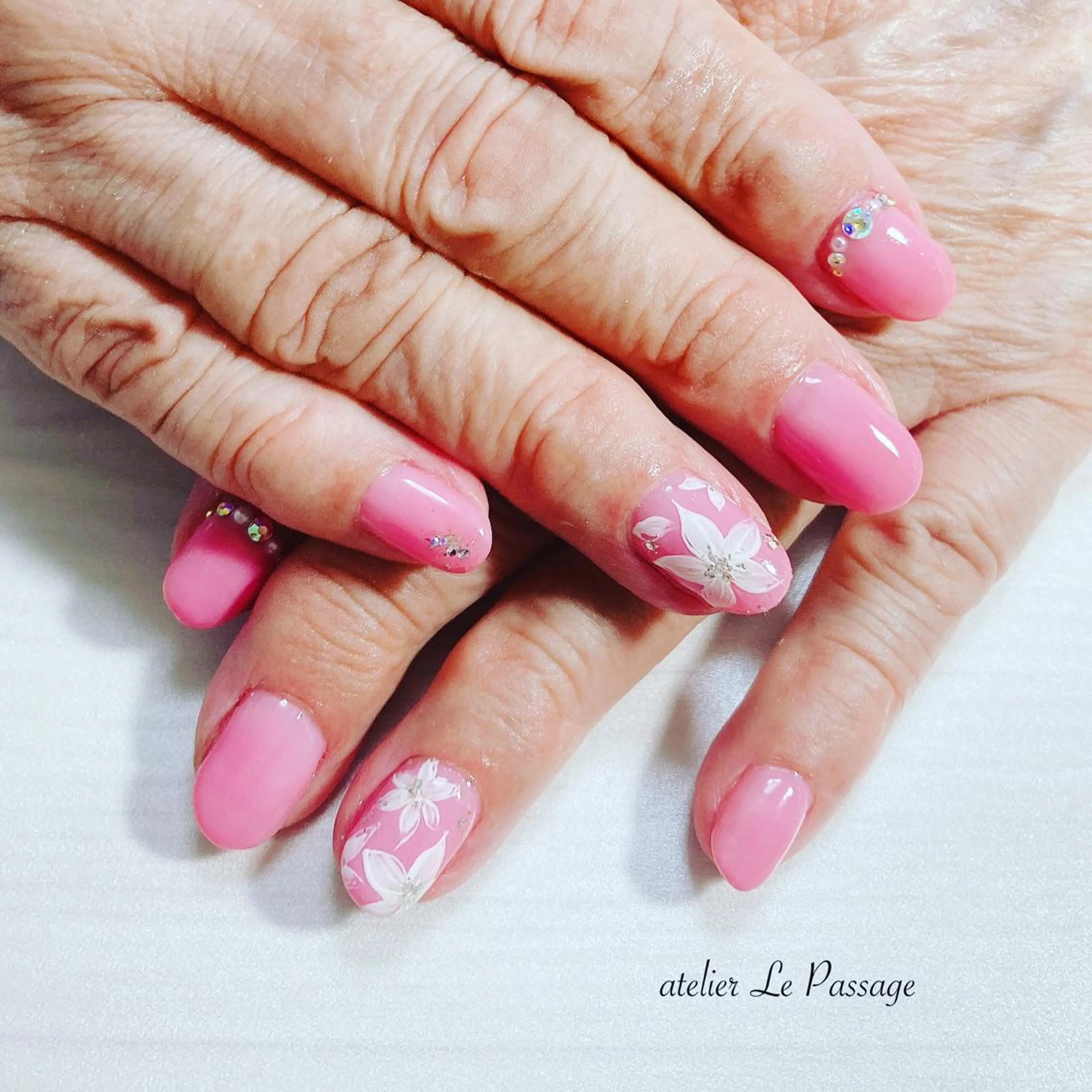 ネイル フラワーネイル ジェルネイル キラキラネイル ニュアンスネイル オフィスネイル Atelier Le Passage所属・h nakatsukaのネイルデザイン