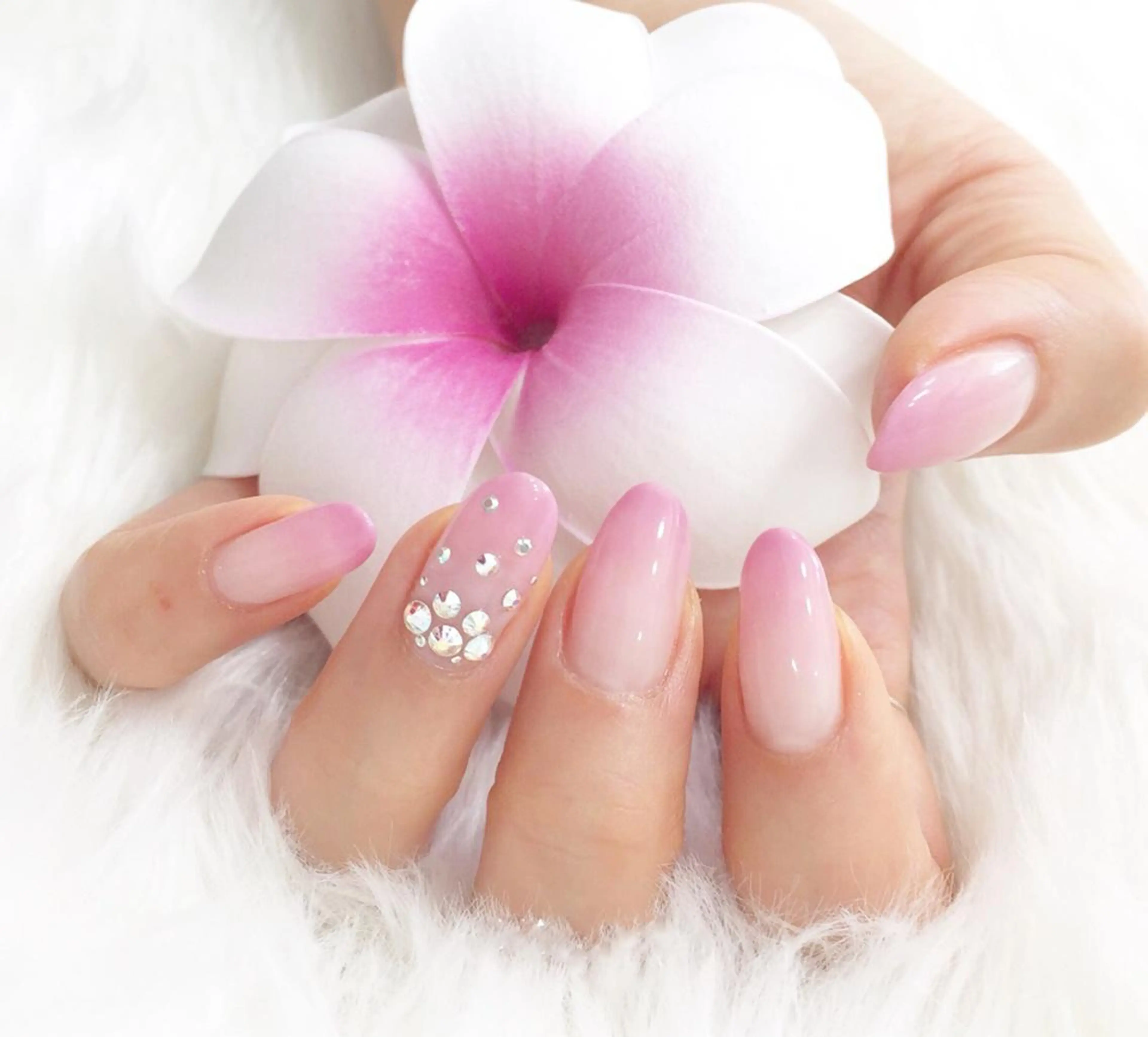 ネイル ワンカラーネイル ストーンネイル Olivia アイラッシュのマツエク・マツパデザイン