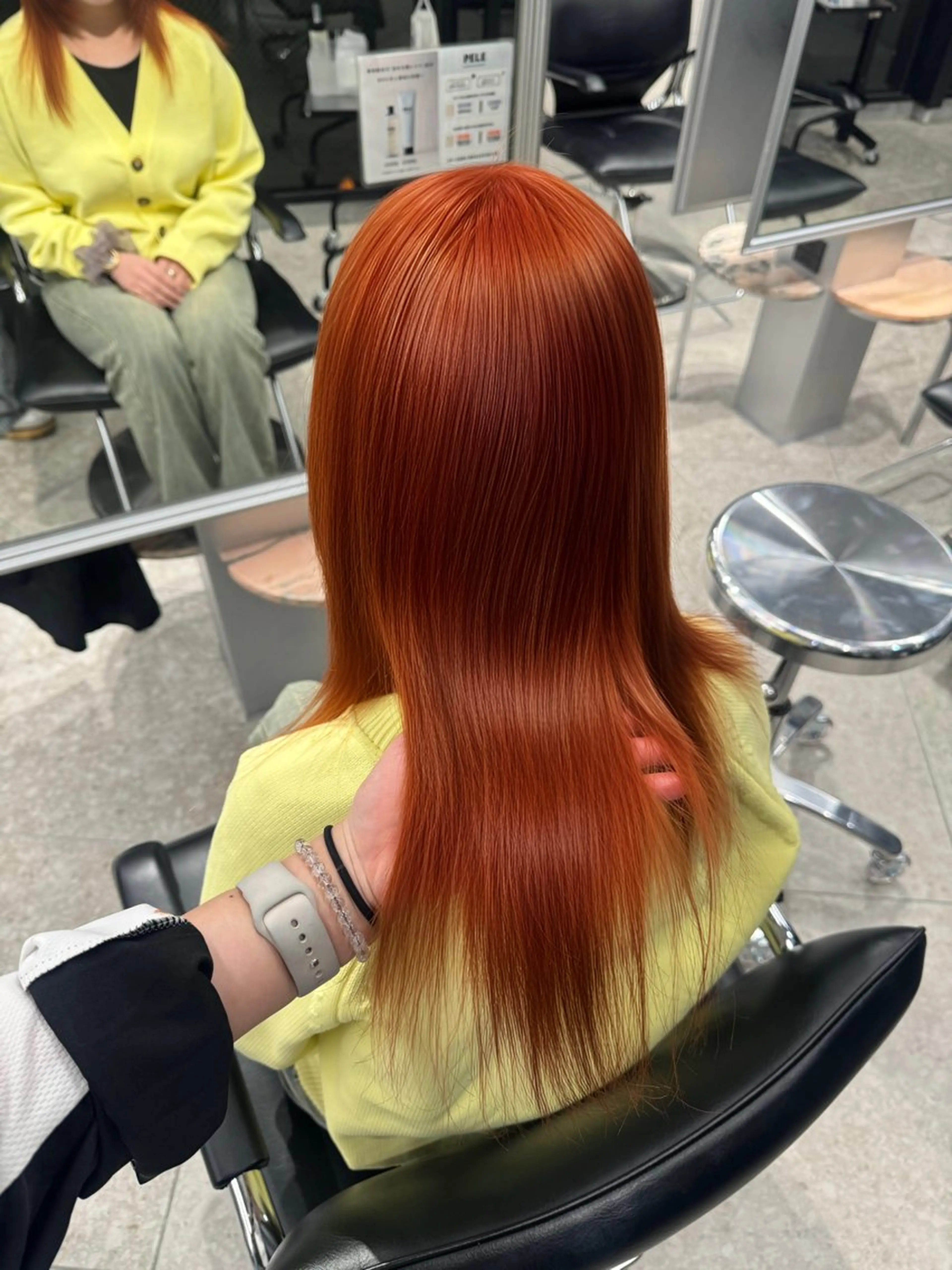 セミロング カラー ブリーチ ヘアカラー PELE ハイトーン RIMUのヘアスタイル