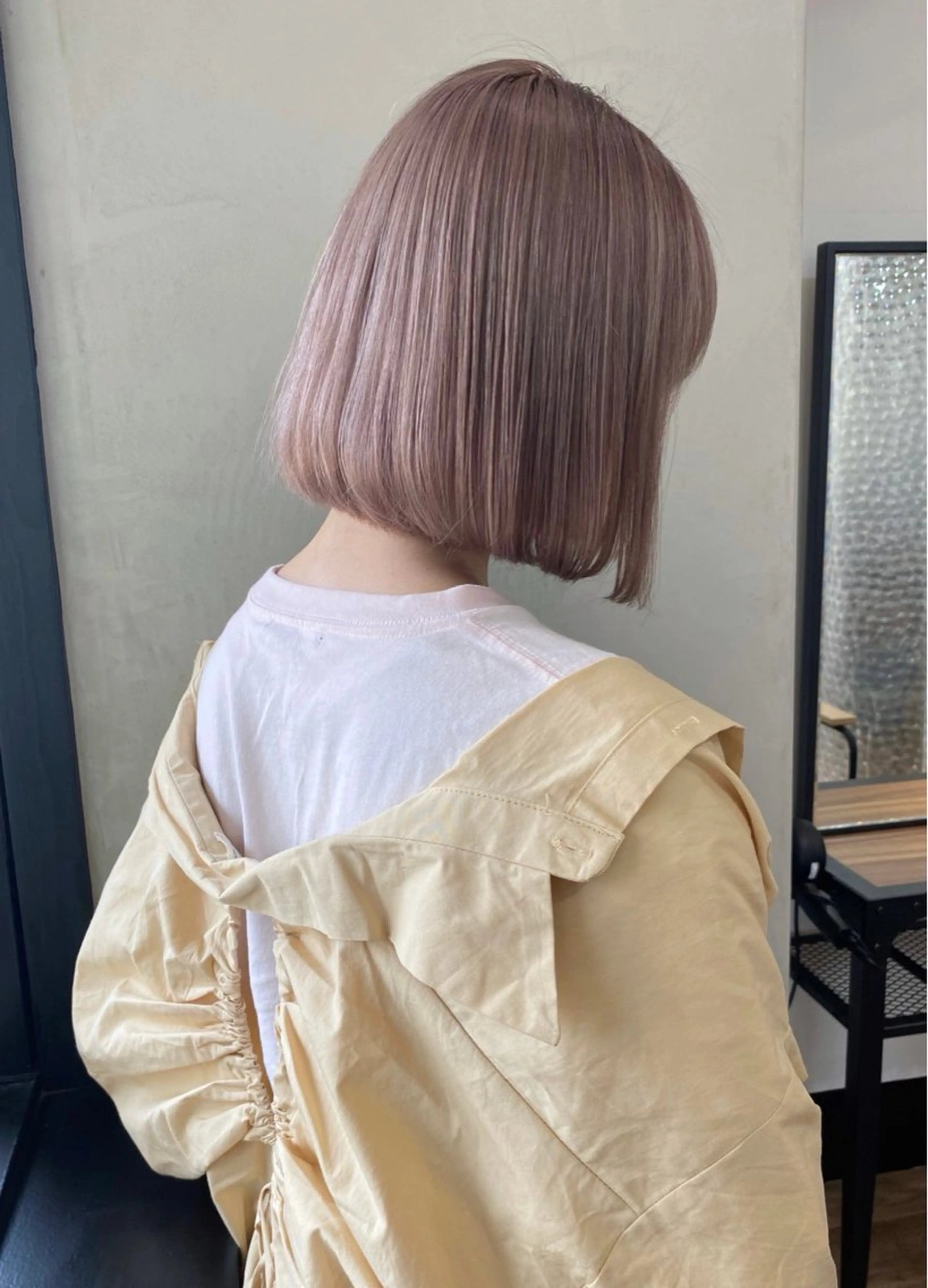 ショート カラー ベージュカラー ブリーチ ブラウンカラー ハイトーンカラー イルミナカラー ヘアカラー トリートメント Risa🐈‍⬛/ グレージュ/透明感のヘアスタイル
