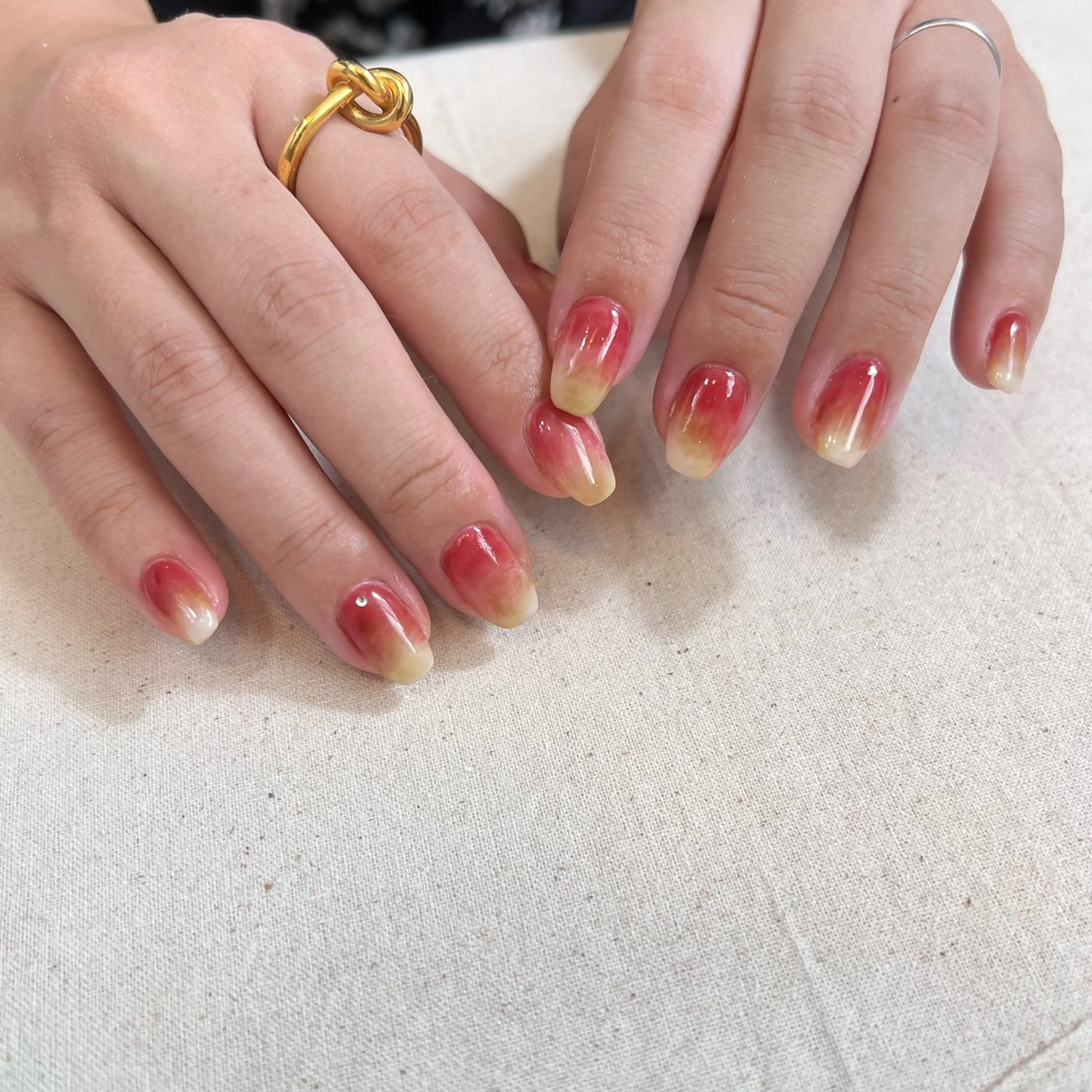 ネイル ボルドー ニュアンスネイル ハンドネイル pointillé .ayaのネイルデザイン