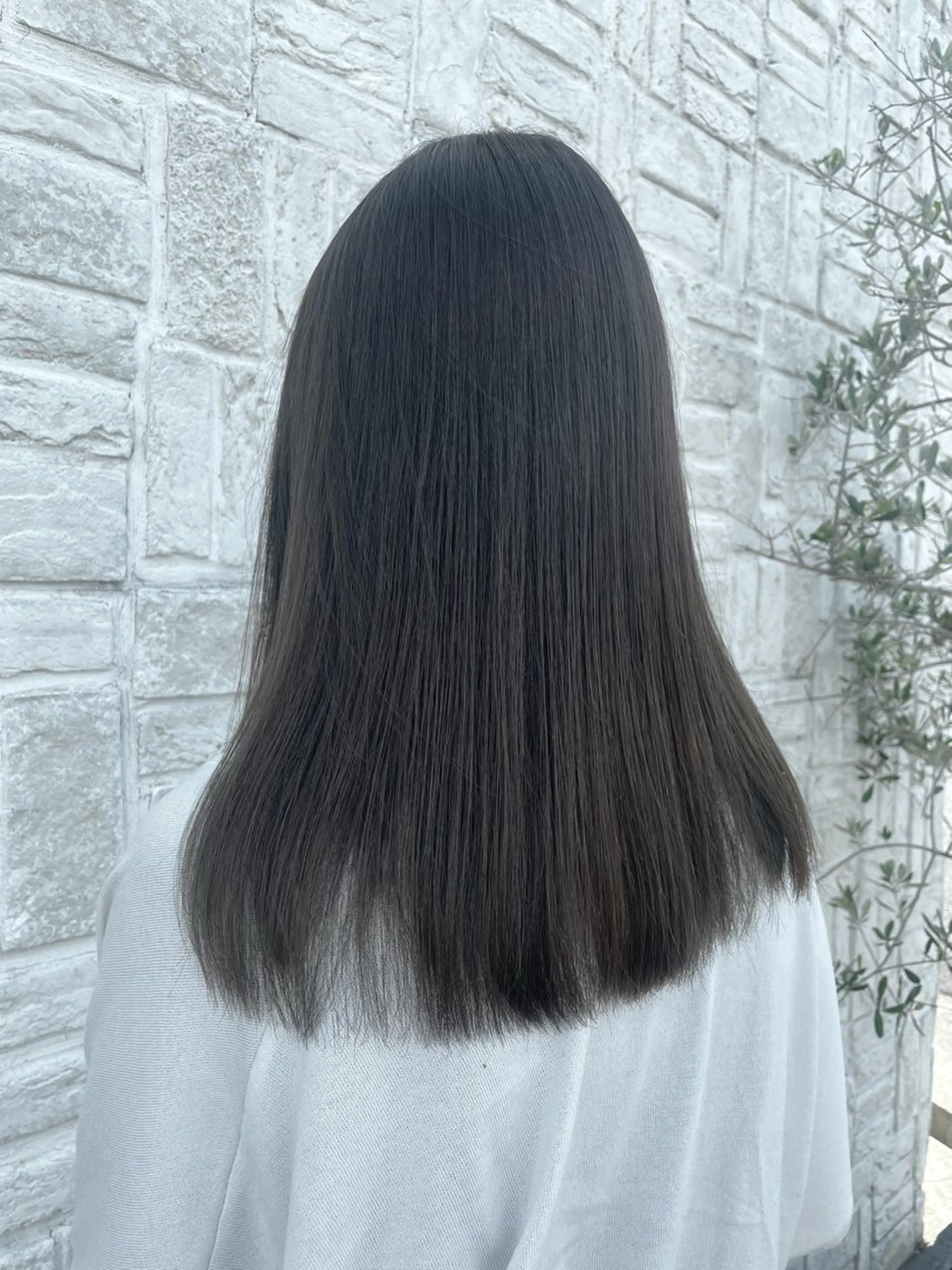 セミロング カラー アッシュ アッシュブラウン ブラウンカラー 透明感カラー カット ヘアカラー トリートメント 德本 奈名美のヘアスタイル