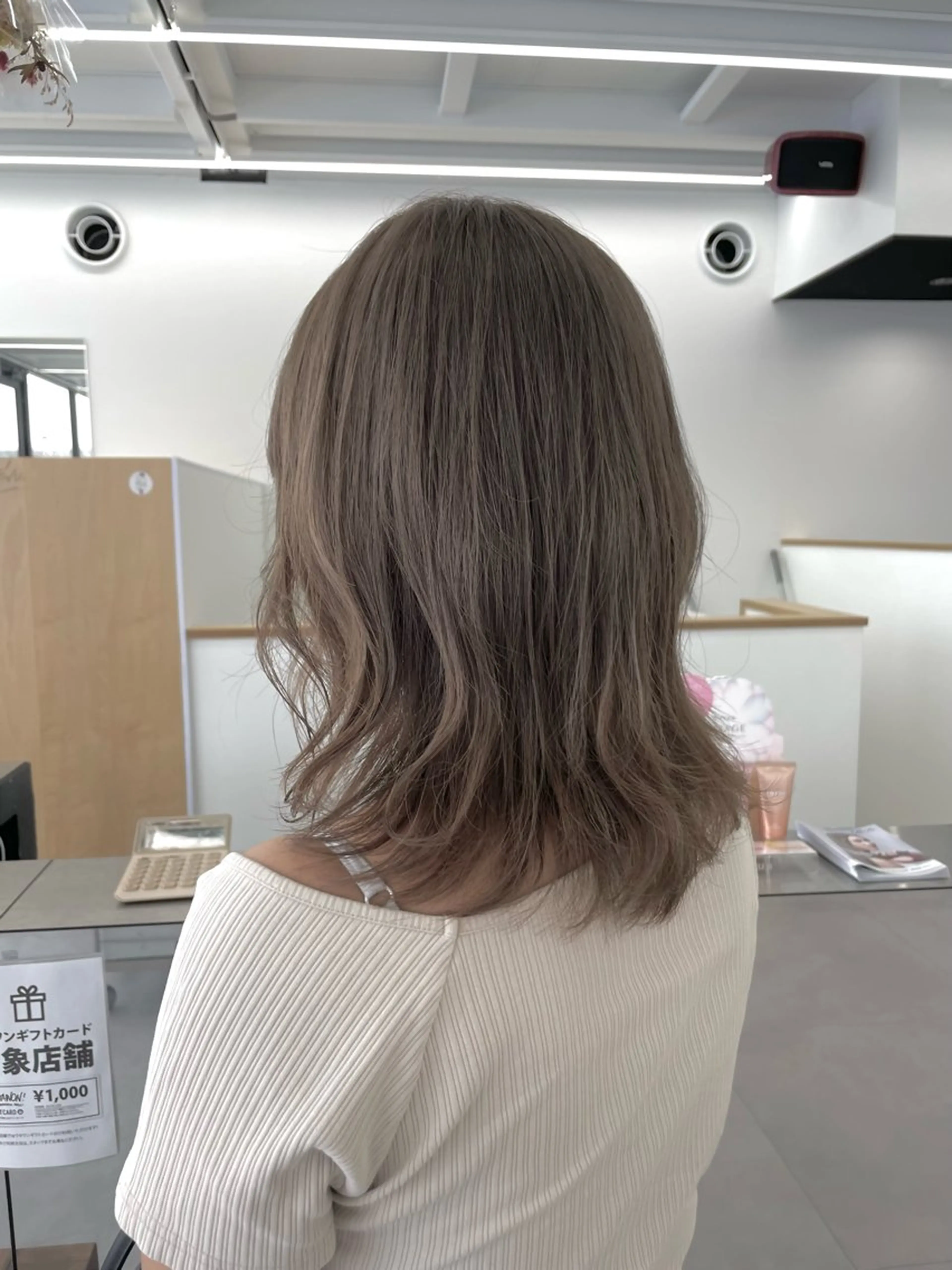 ミディアム カラー ベージュカラー ブリーチ megu/ベージュ /暖色カラーのヘアスタイル