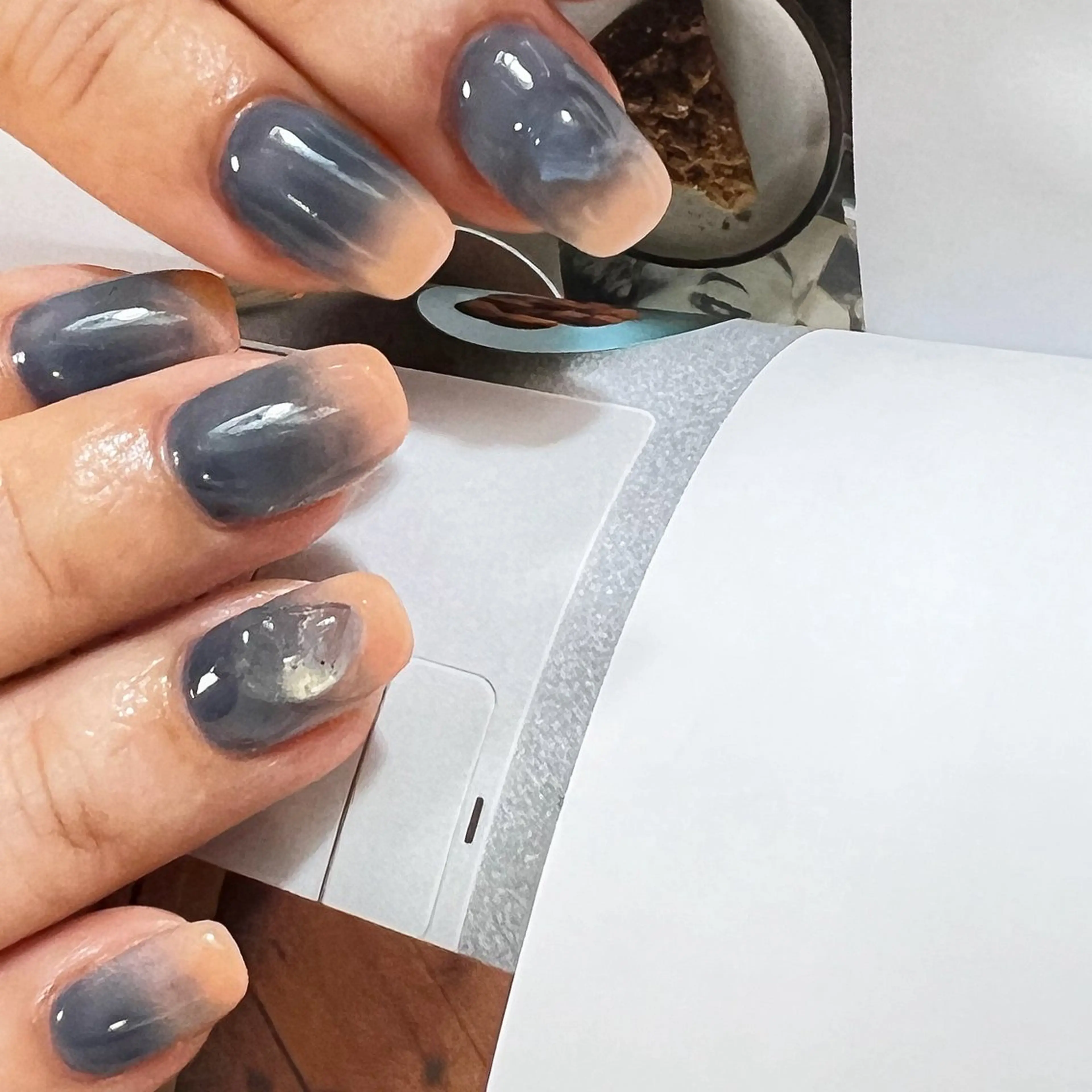 ネイル グラデーション ネイビー ピンク 冬ネイル ハンドネイル pointillé .ayaのネイルデザイン