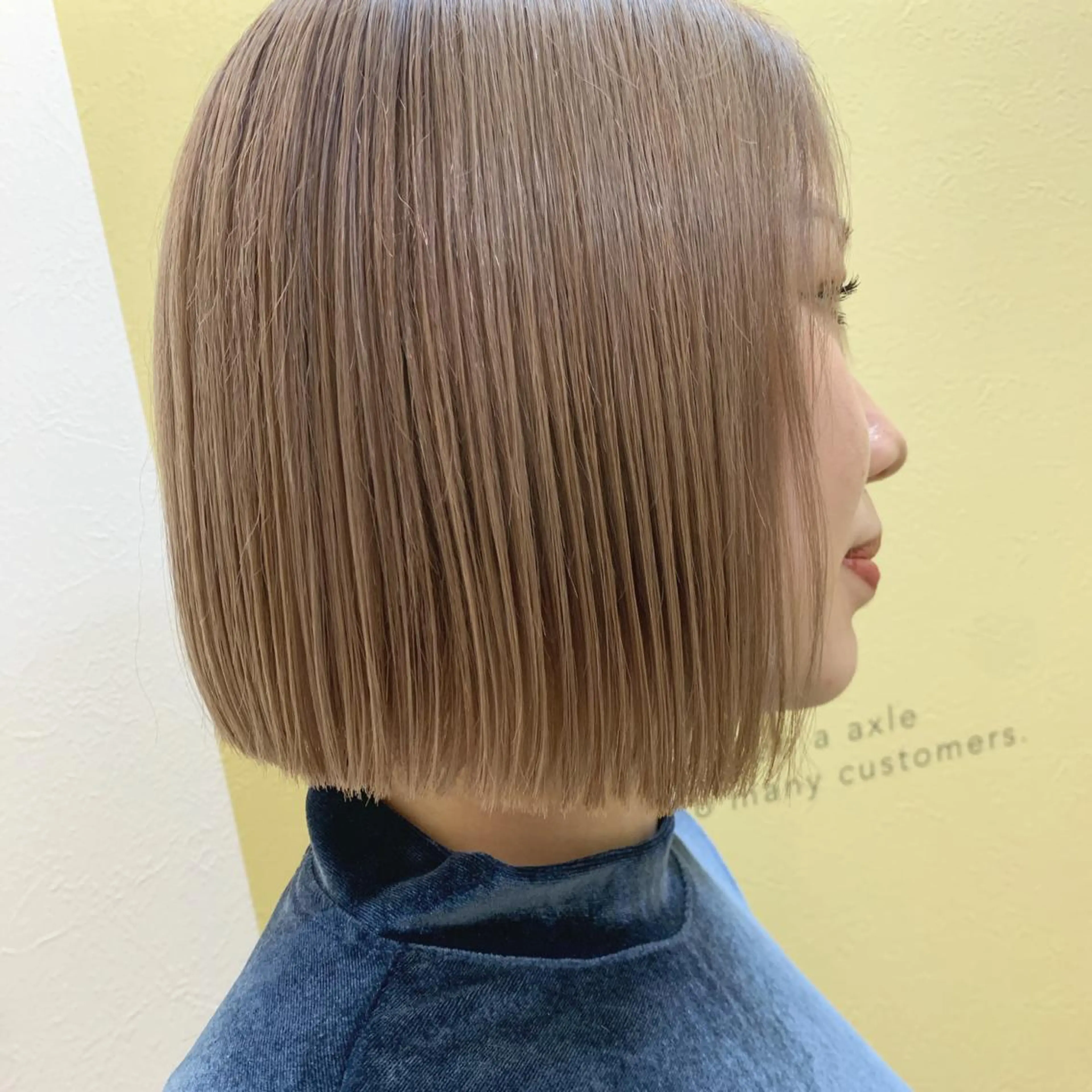 ショート カラー ベージュカラー ハイトーンカラー ハイトーンベージュ ボブ カット ヘアカラー トリートメント hub hair レイヤー/透明感のヘアスタイル