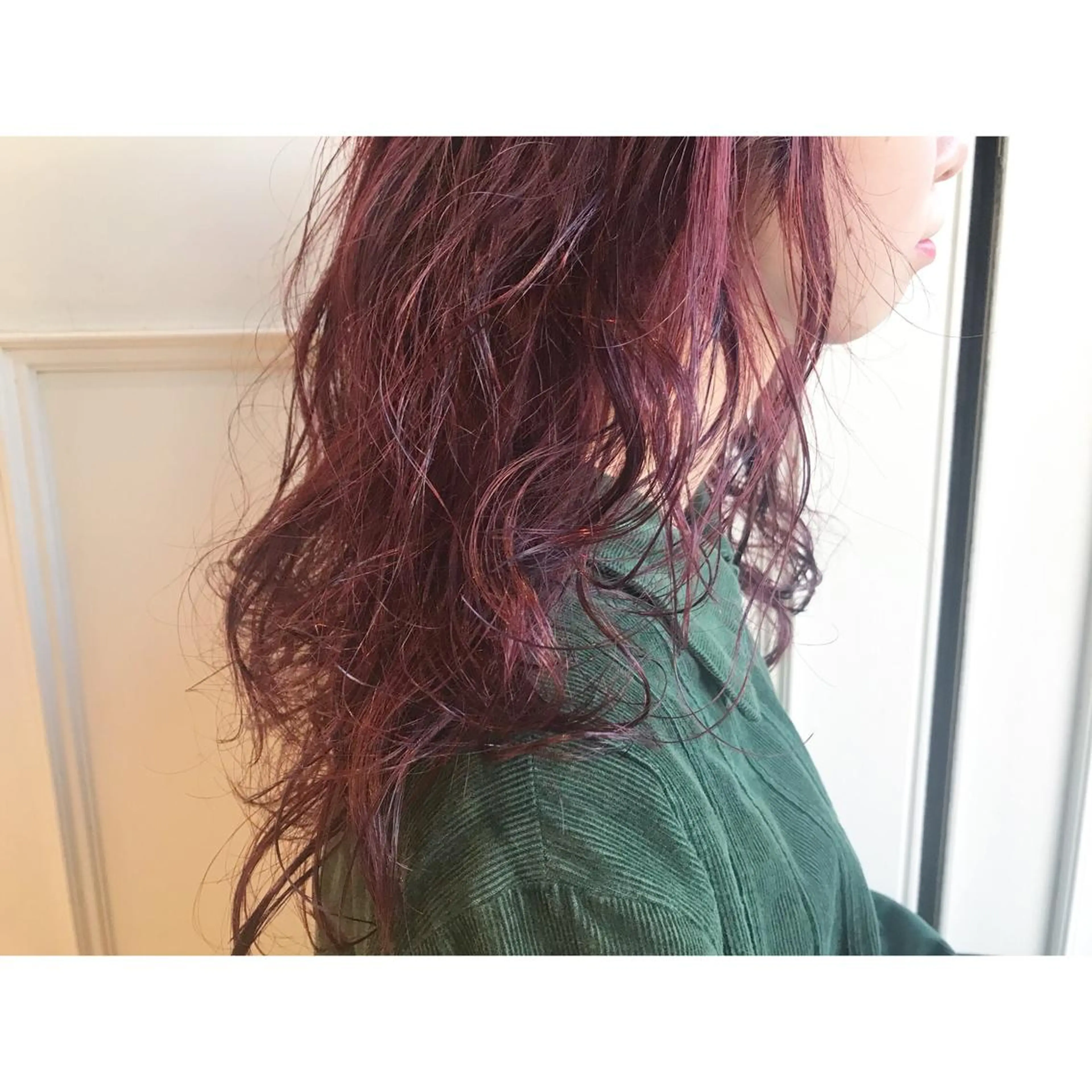 セミロング カラー ボルドーカラー カット Musiiik hairのヘアスタイル