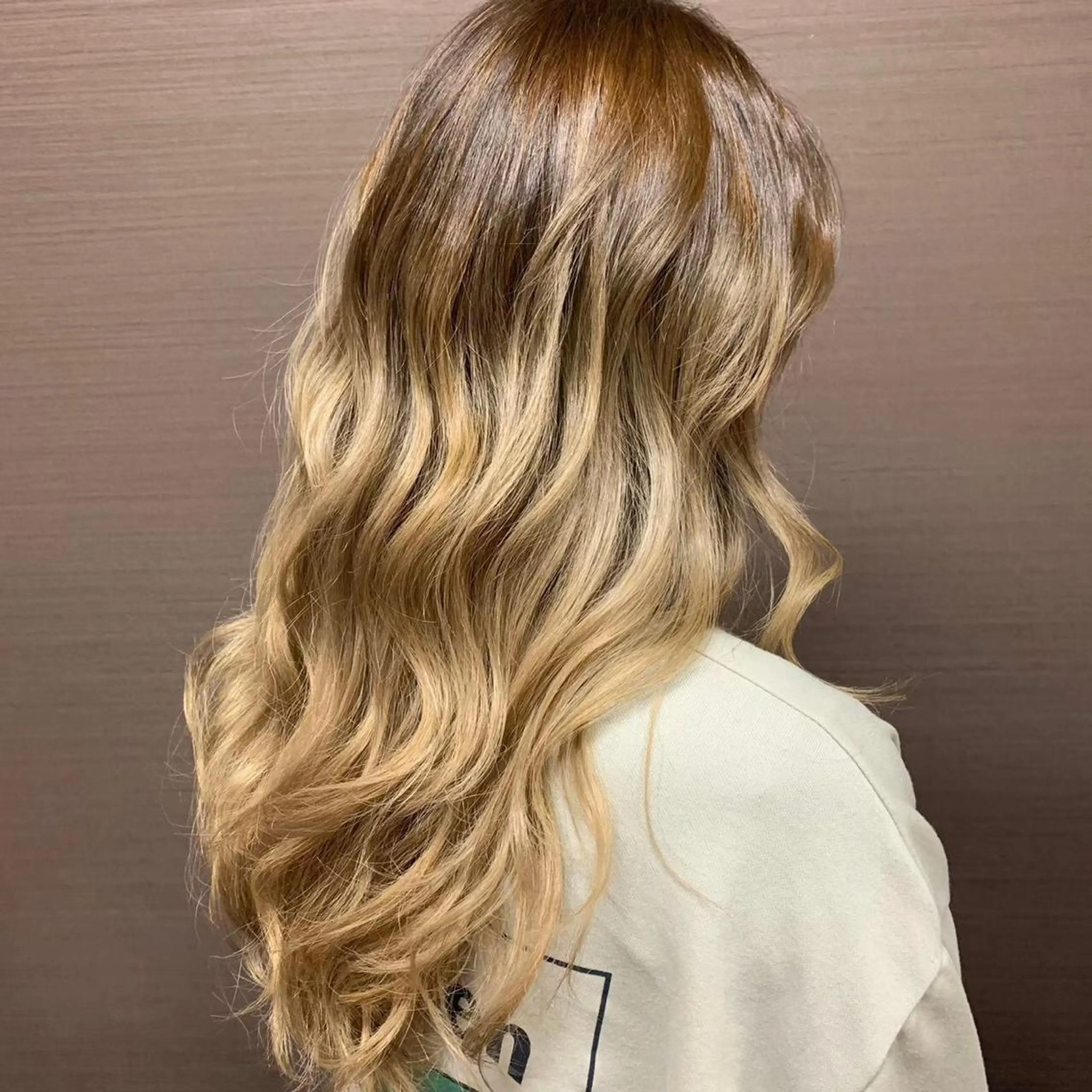 セミロング パーマ指名No.1 🥇間々田　旺輝のヘアスタイル