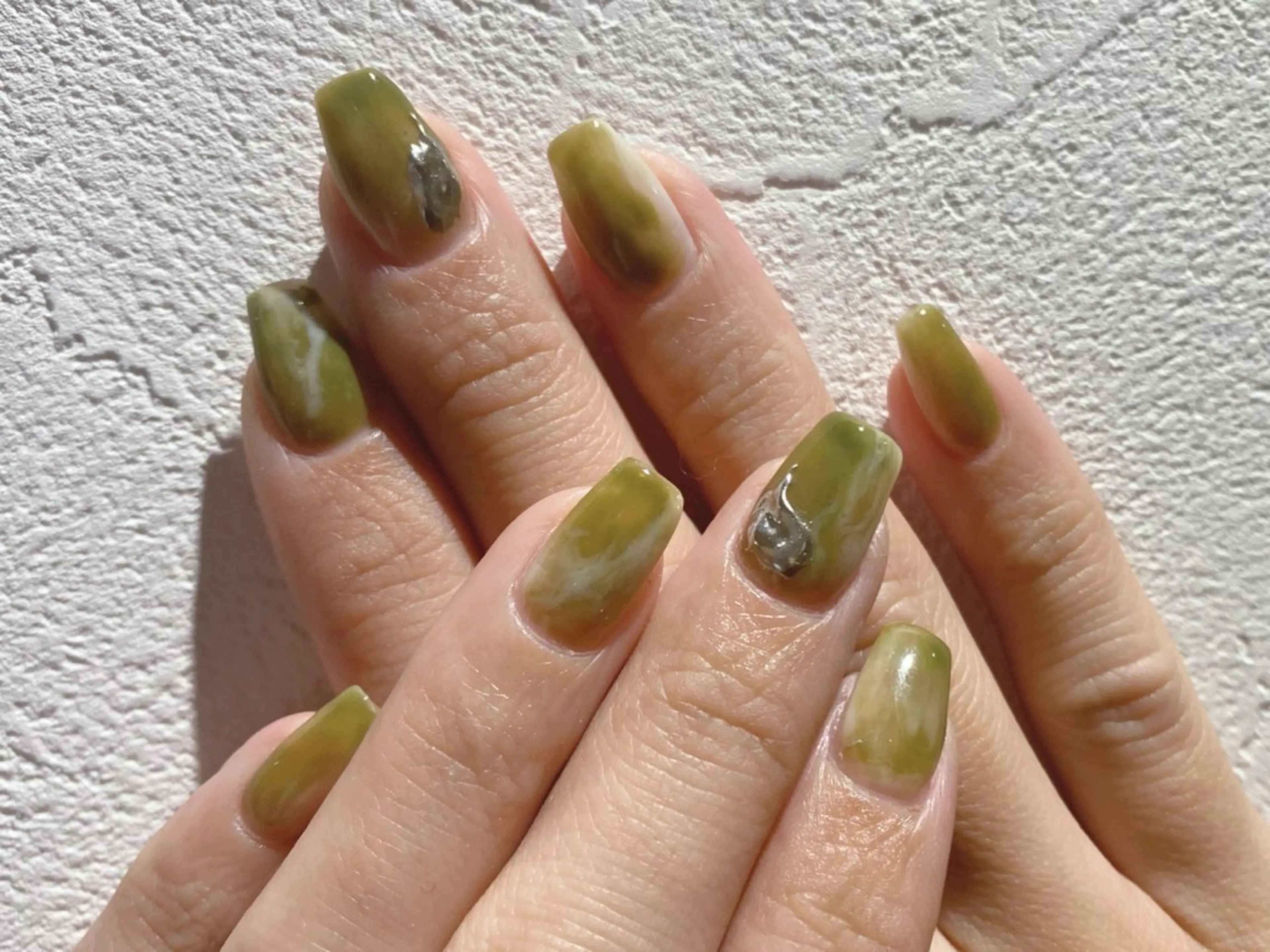 ネイル グリーン ホワイト ハンドネイル nailsalon Única ウニカのネイルデザイン