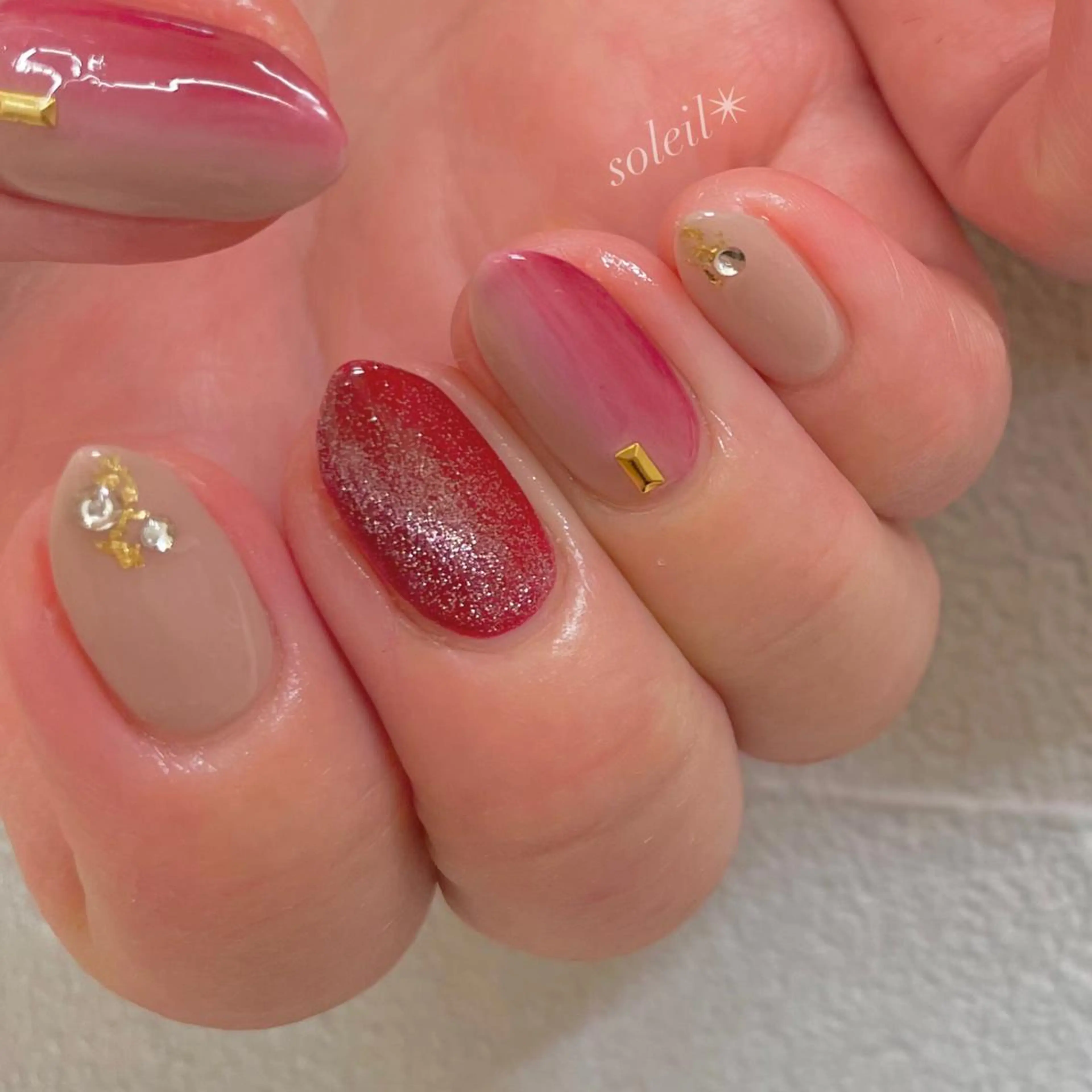 ネイル アートネイル グラデーション キラキラネイル ラメ(グリッター) ニュアンスネイル 粟津 美紀のネイルデザイン