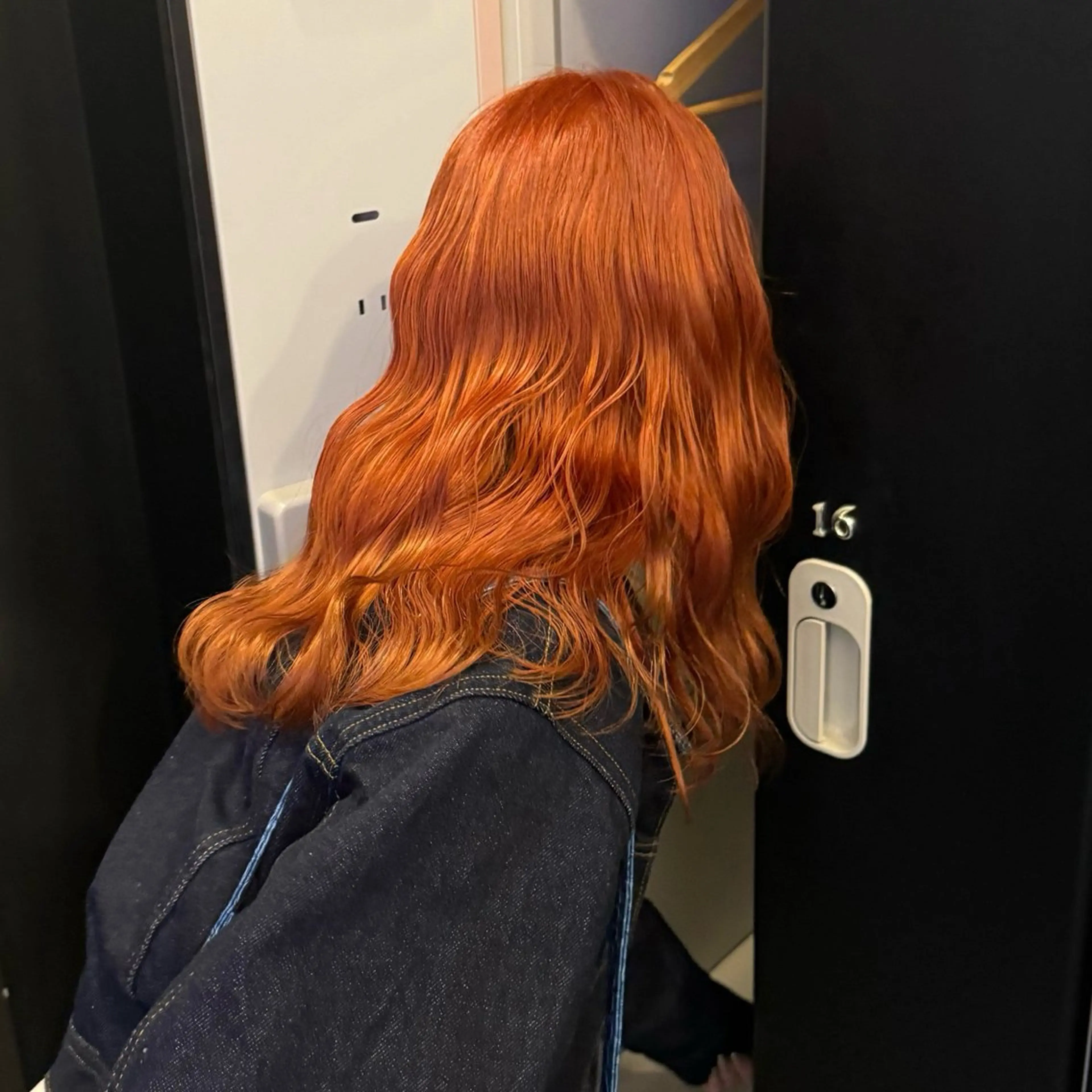 セミロング カラー ブリーチ オレンジ ヘアカラー トリートメント 🌼動き×透明感🩵 ハイトーン/ナナのヘアスタイル