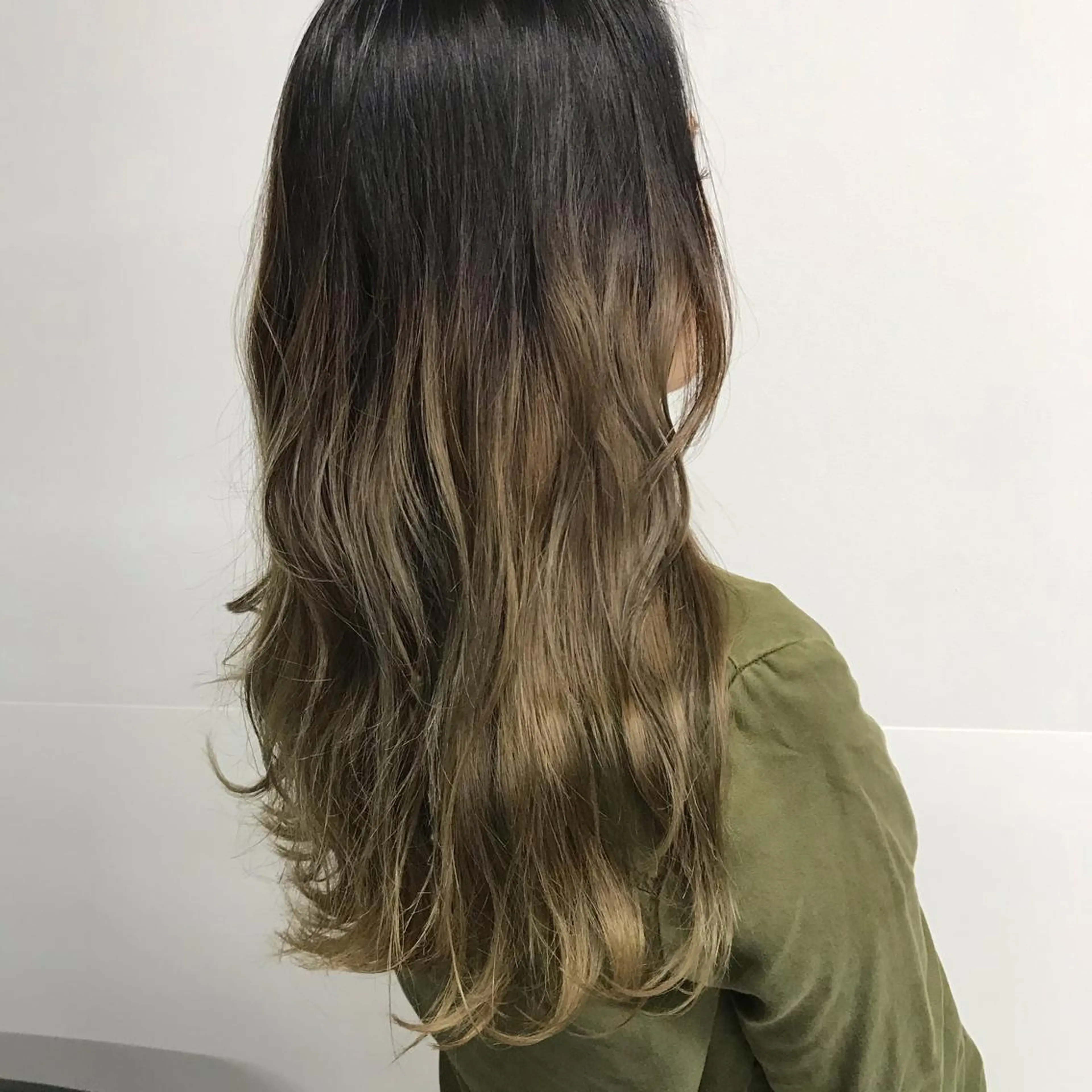 ロング ヘアカラー 横山 奈央のヘアスタイル