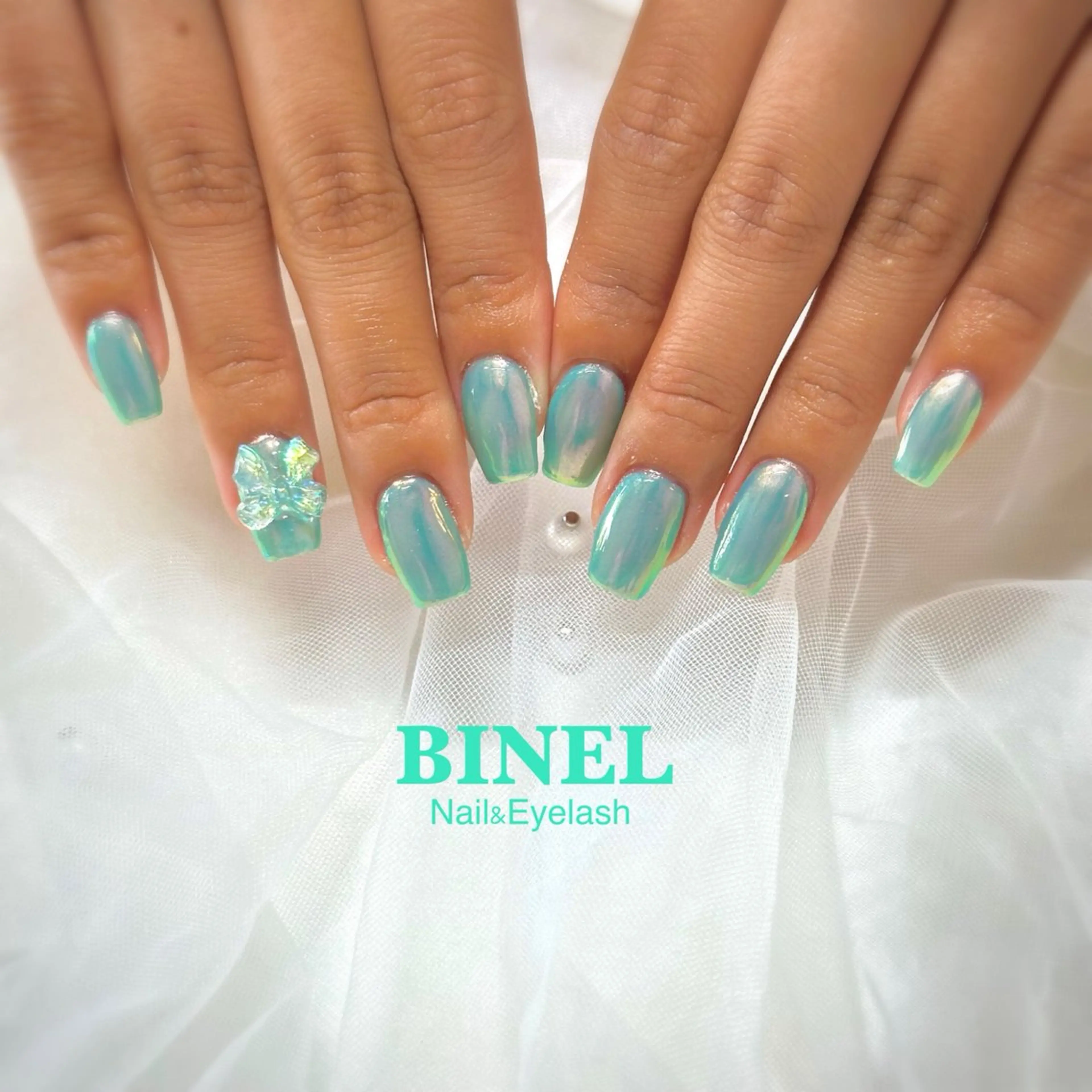 ネイル オーロラネイル ハンドネイル BINEL REINAのネイルデザイン