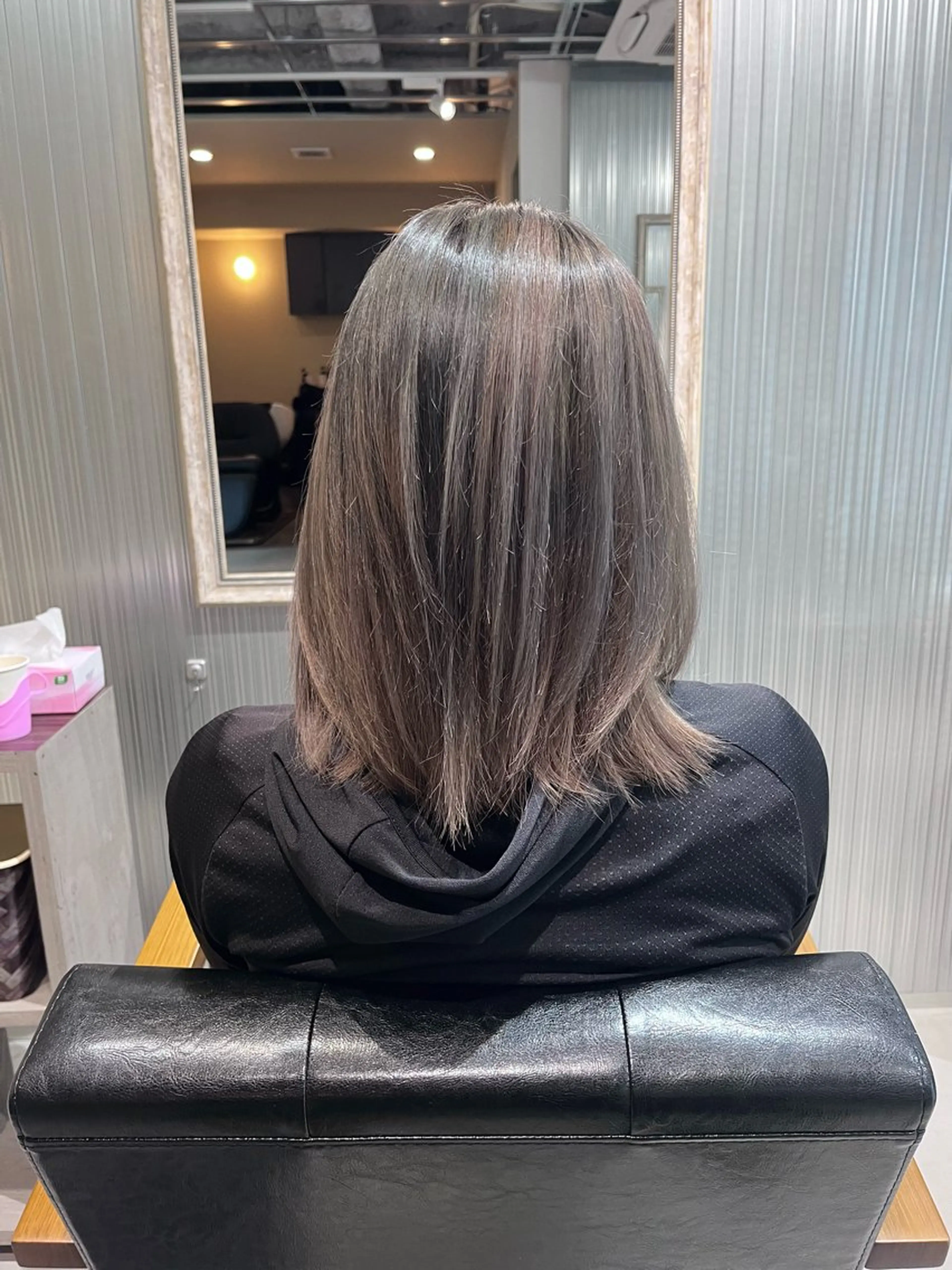 ミディアム カラー バレイヤージュ ブリーチ グレージュ レイヤーカット トリートメント ヘアカラー KIZU 髪質改善 オカルト怪談のヘアスタイル