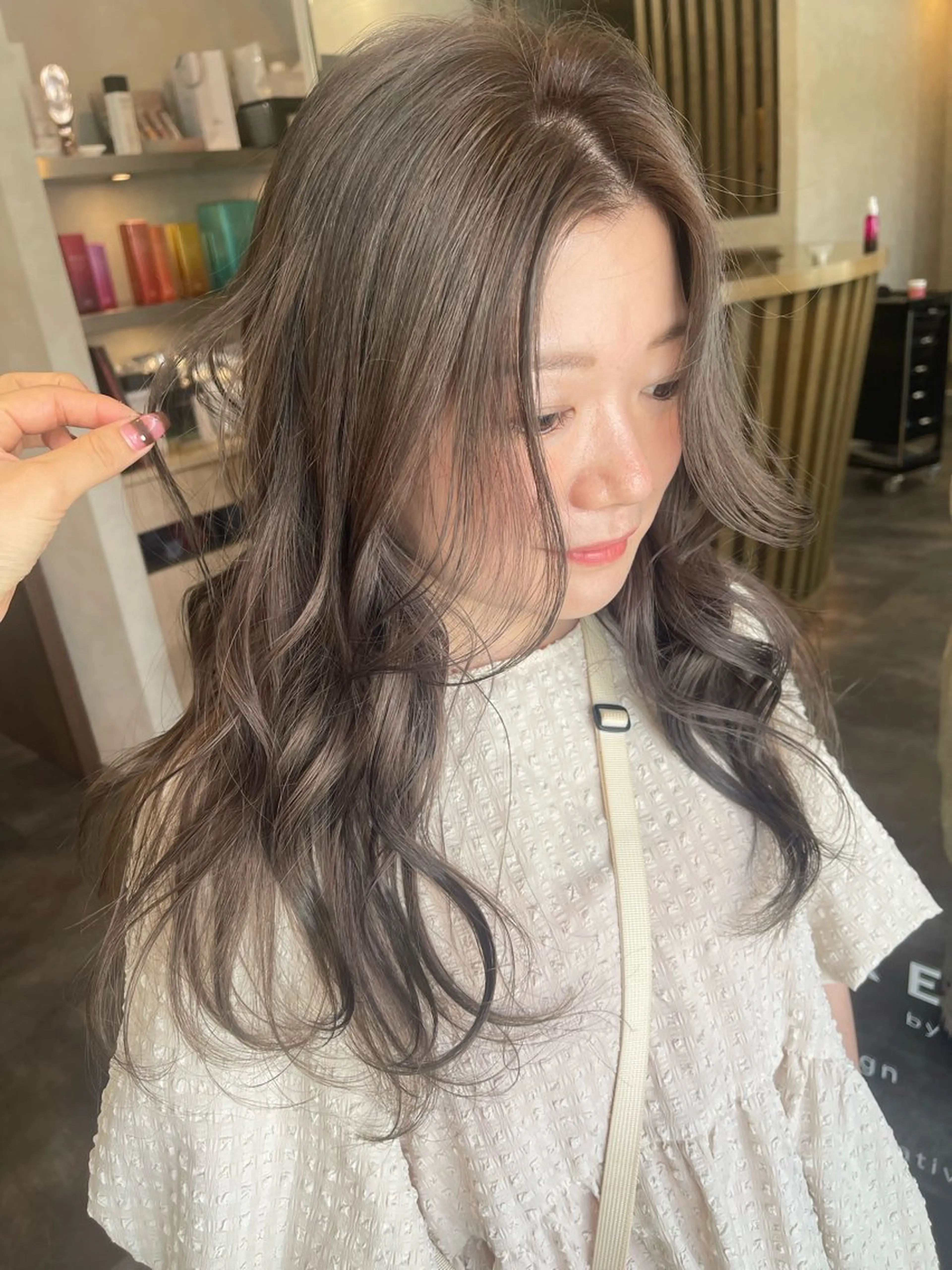 ロング カラー ベージュカラー オリーブベージュ ヘアカラー まつ毛パーマ🤎 透明感カラー🌿のヘアスタイル