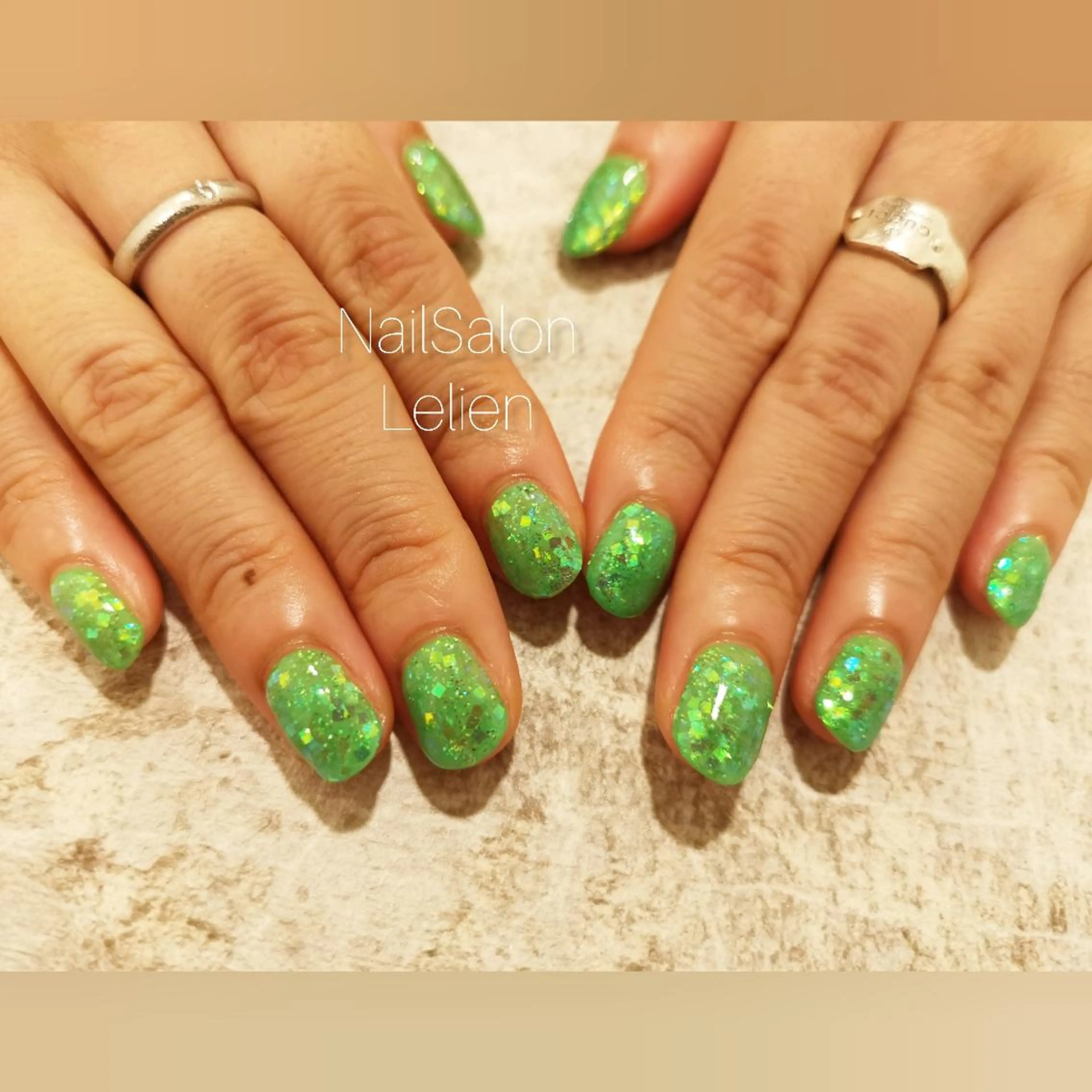 ネイル グリーン ラメ(グリッター) ハンドネイル 人気エリア💖完全個室【ルリエ】所属・ネイルサロン Lelienルリエのネイルデザイン