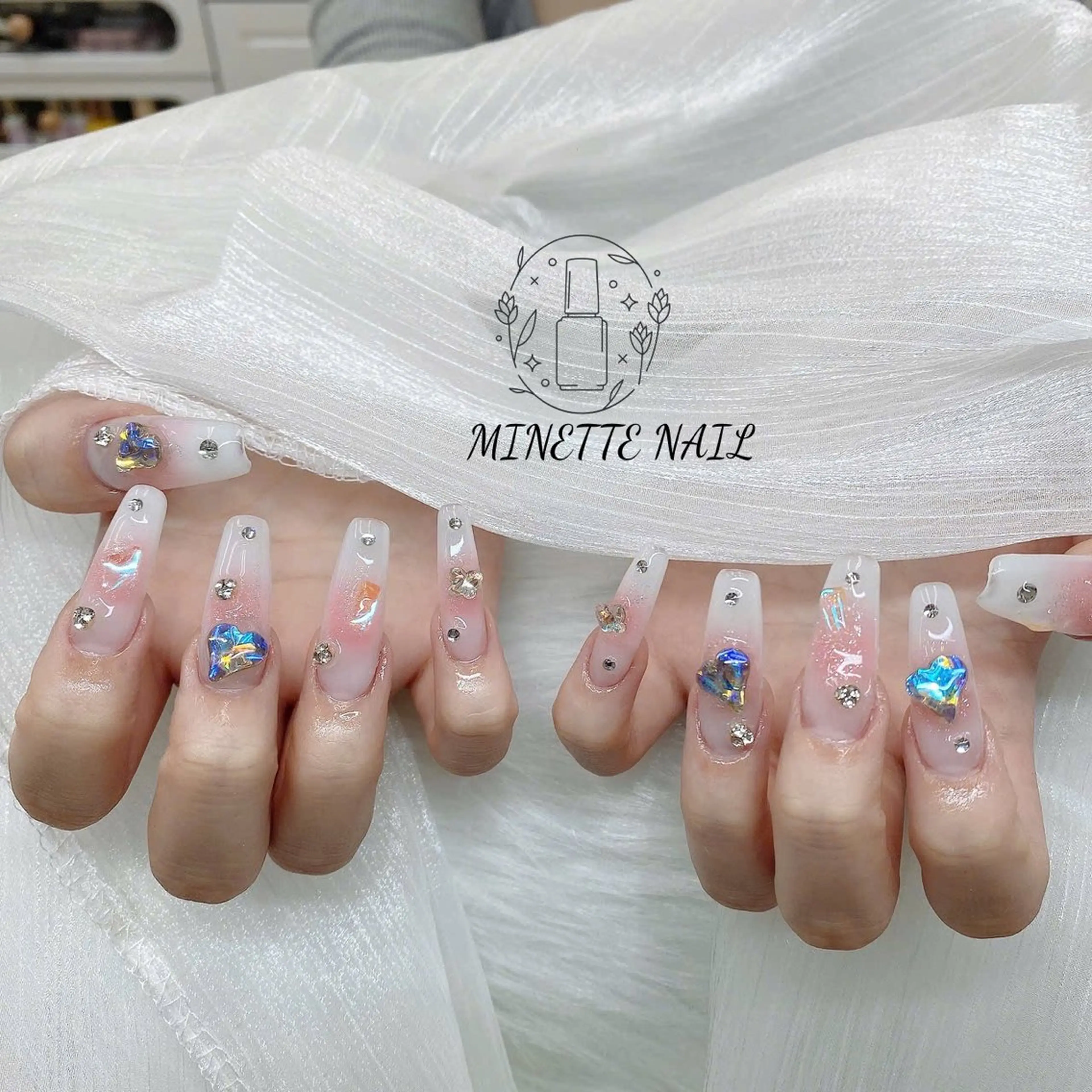 ネイル フレンチネイル ジェルネイル ガラスフレンチ 韓国ネイル マグネットネイル ハンドネイル Minette nail所属・Minette nailHuongのネイルデザイン