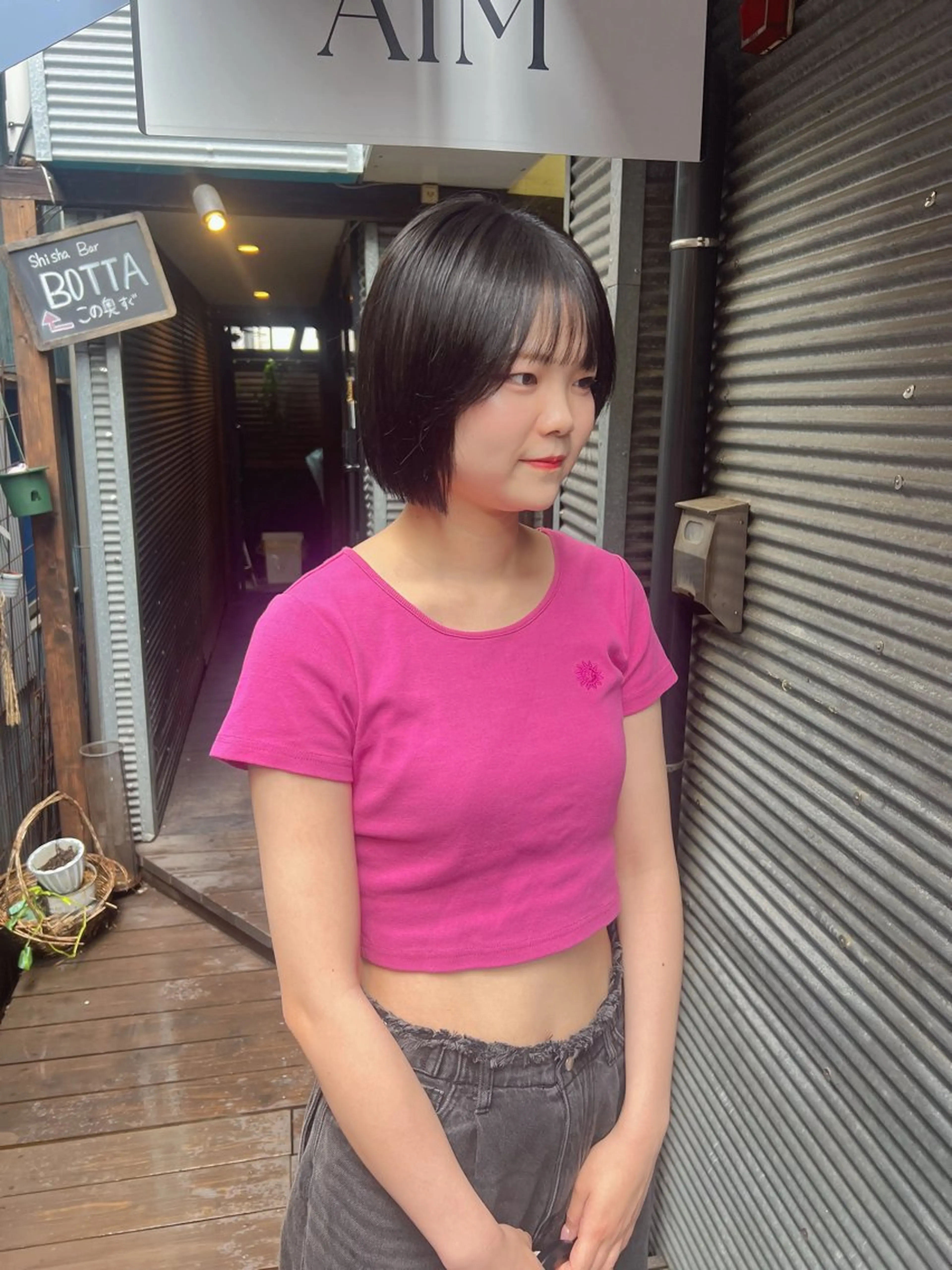 ショート カラー ベージュカラー ブリーチ ケアブリーチ ハイトーンカラー ミルクティーベージュ カット ヘアカラー ユ イのヘアスタイル