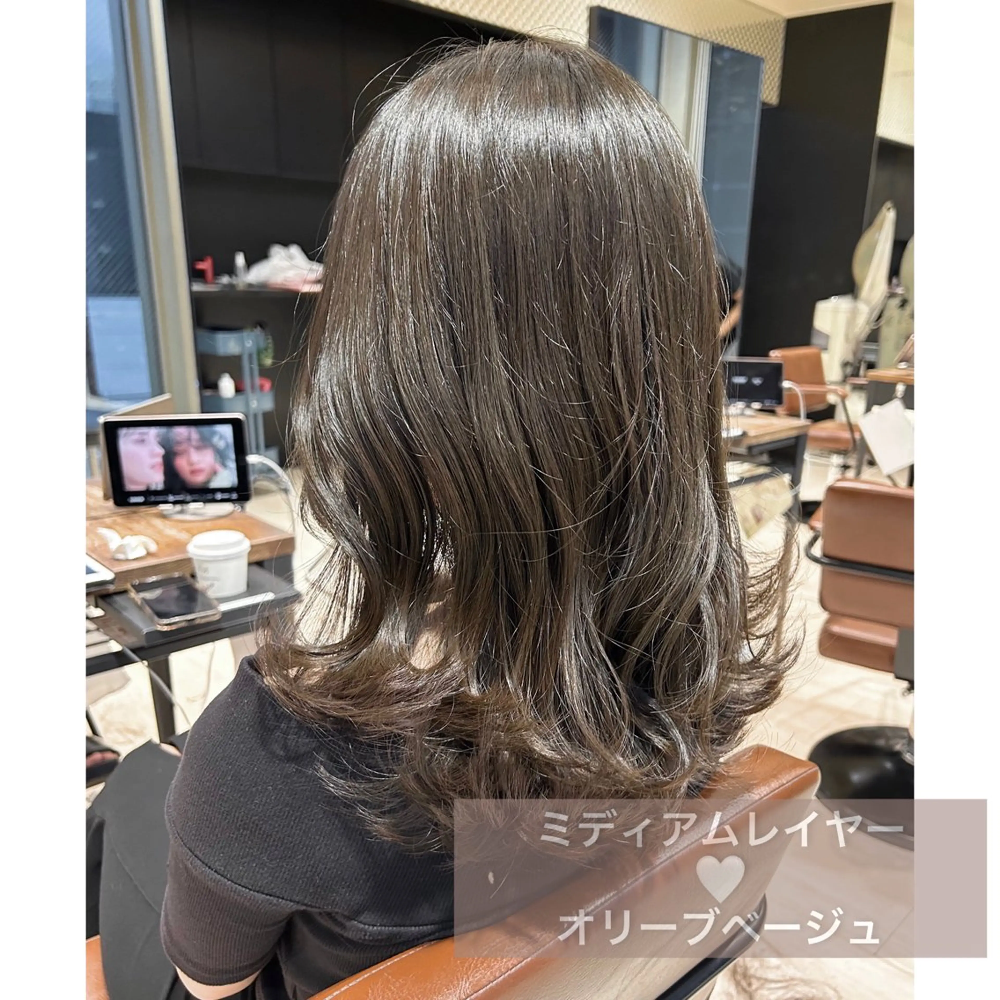 ミディアム カラー ミディアムレイヤー ベージュカラー 透明感カラー オリーブベージュ くびれヘア カット ヘアカラー トリートメント 🍼顔周りカット/ レイヤー/小川華奈のヘアスタイル