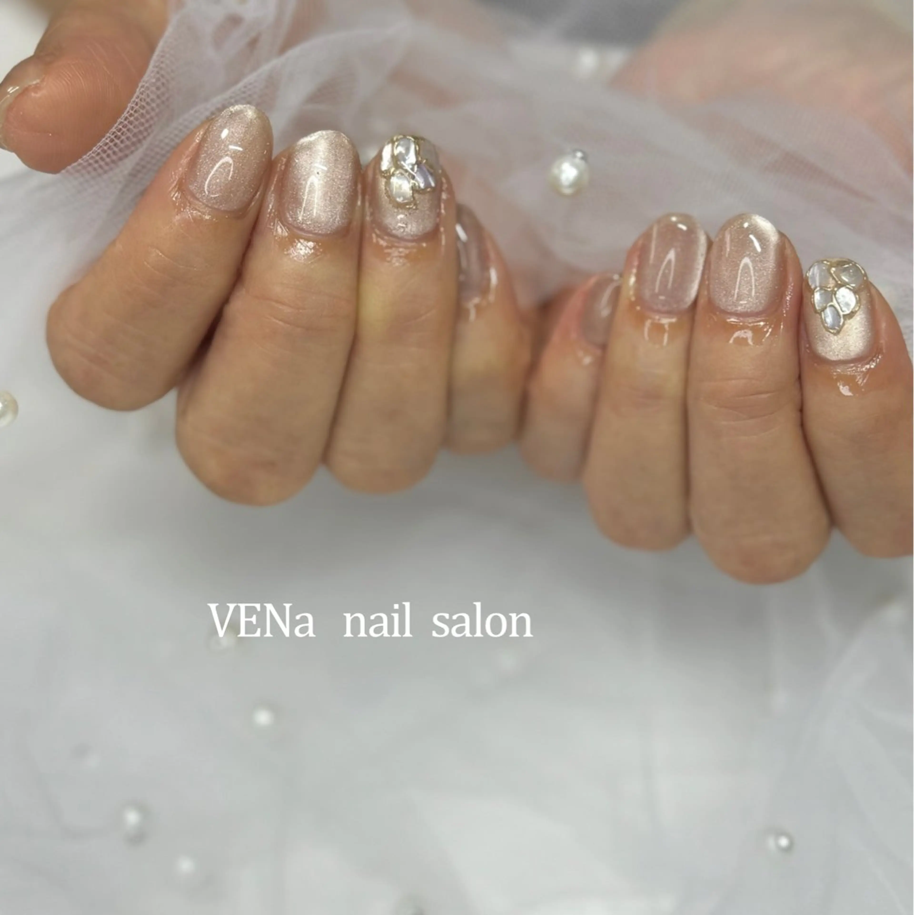 ネイル オーロラネイル フラッシュネイル フットネイル フレンチネイル 氷ネイル・うるうるネイル ハンドネイル VENa eye＆ nail salonのネイルデザイン