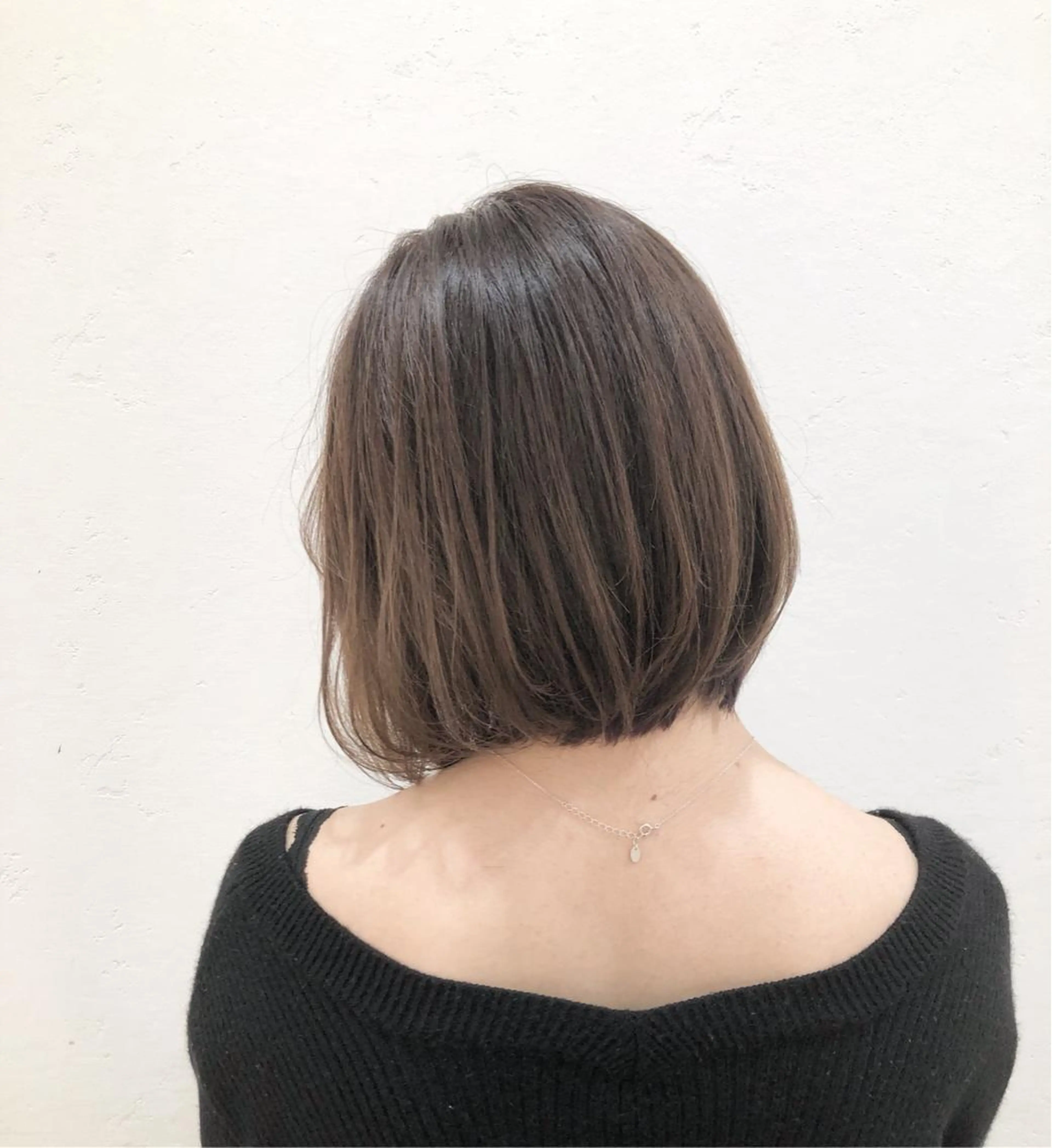 ショート カラー ベージュカラー カット ヘアカラー 透け感カラー🫧 加納トモヒロのヘアスタイル