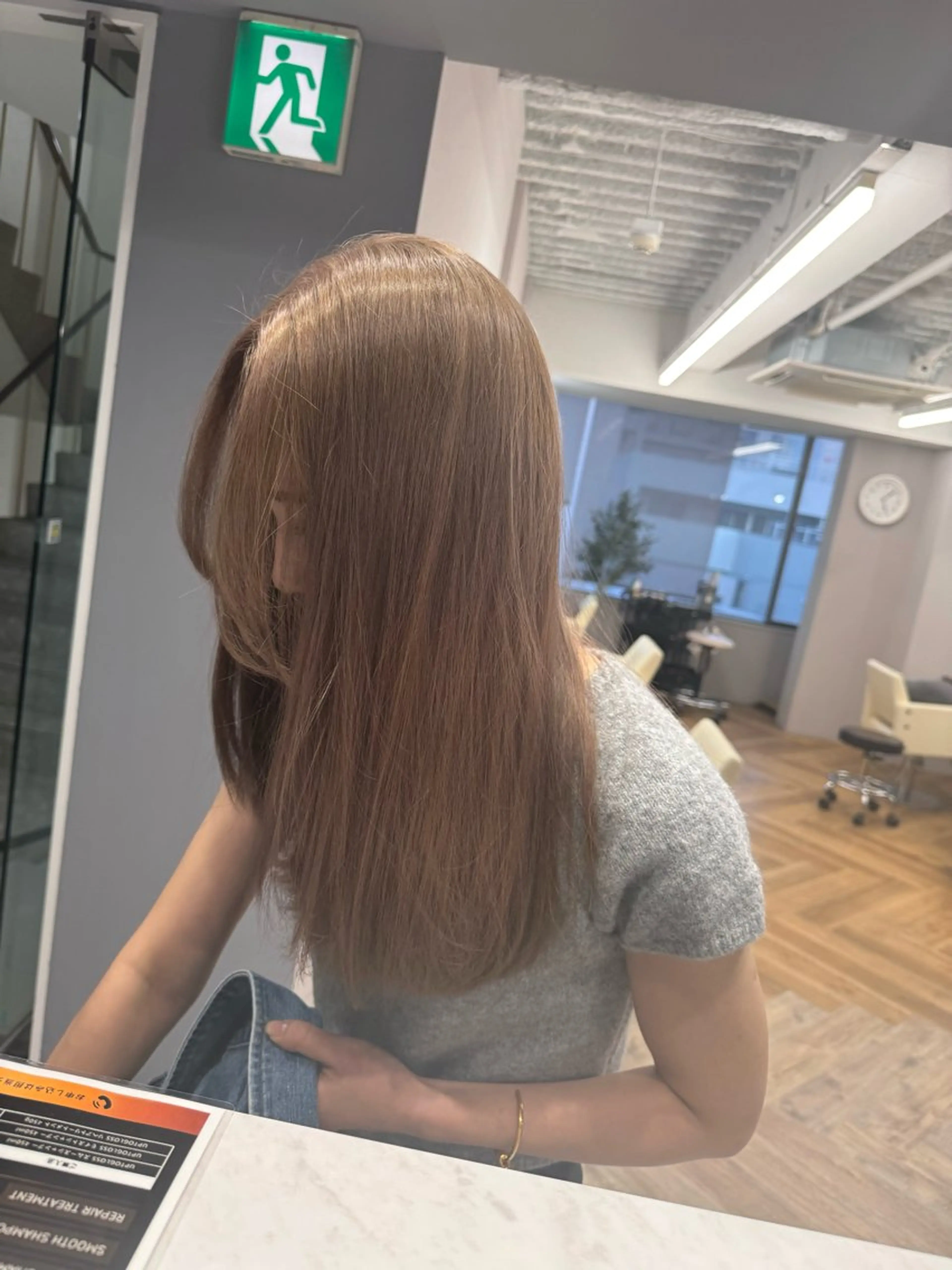 セミロング ヘアカラー 髪質改善＆ハイトーンカラー Cica神戸三宮元町店所属・福田 美波のヘアスタイル