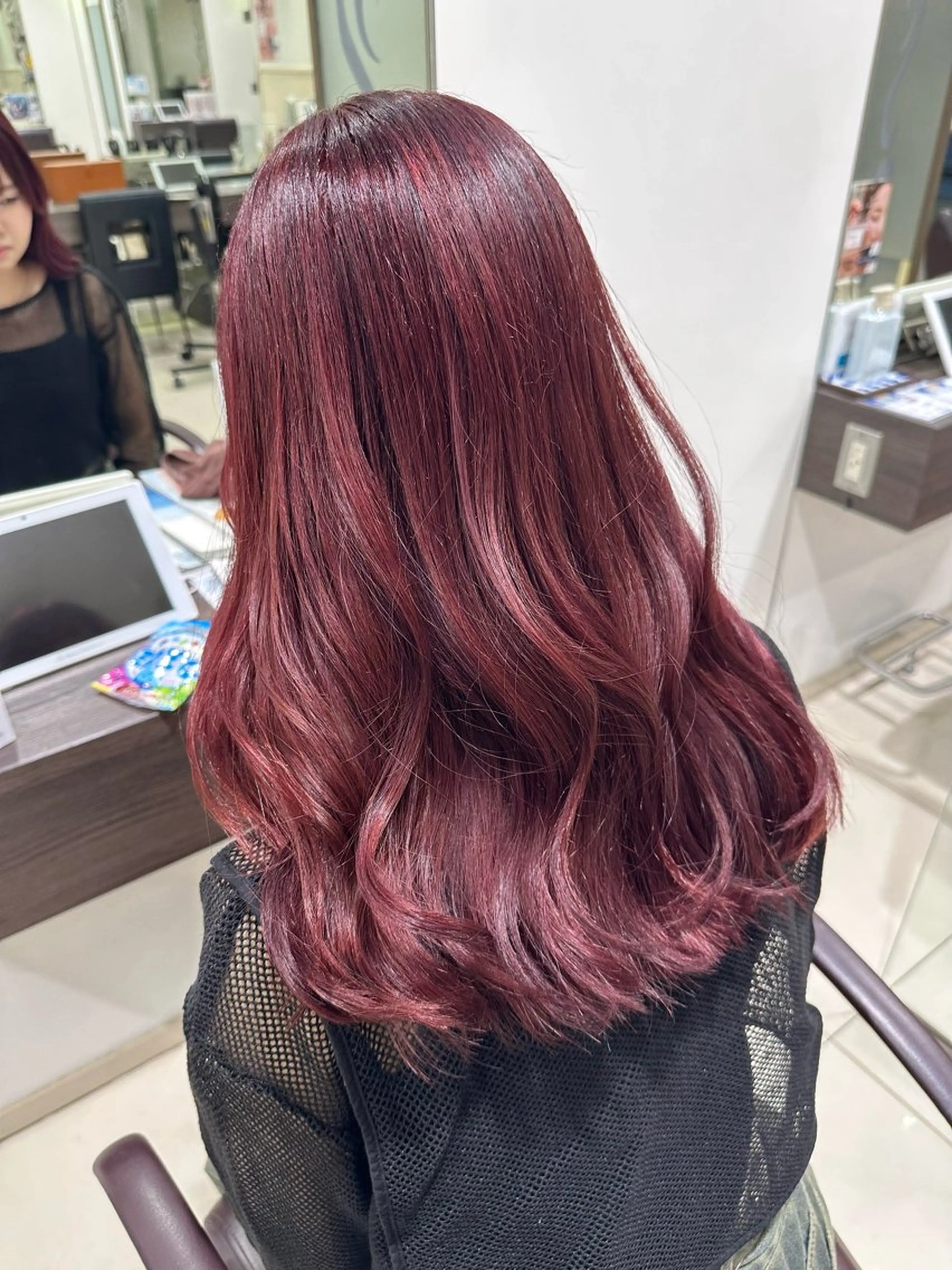 ロング カラー ブリーチ ブリーチなしカラー レッドカラー ヘアカラー ハイトーン/艶カラー /透明感カラー/みなのヘアスタイル